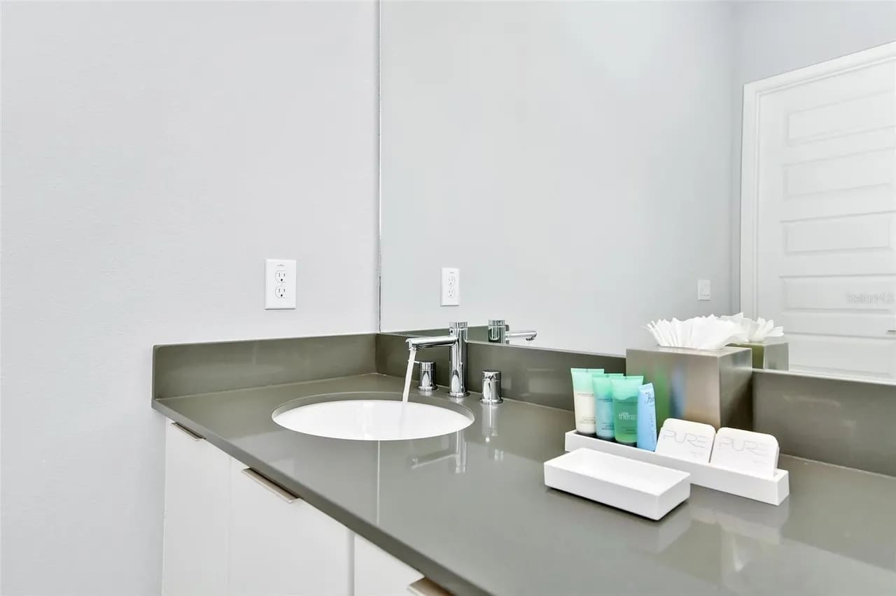 Luxury condo near Disney with pool!