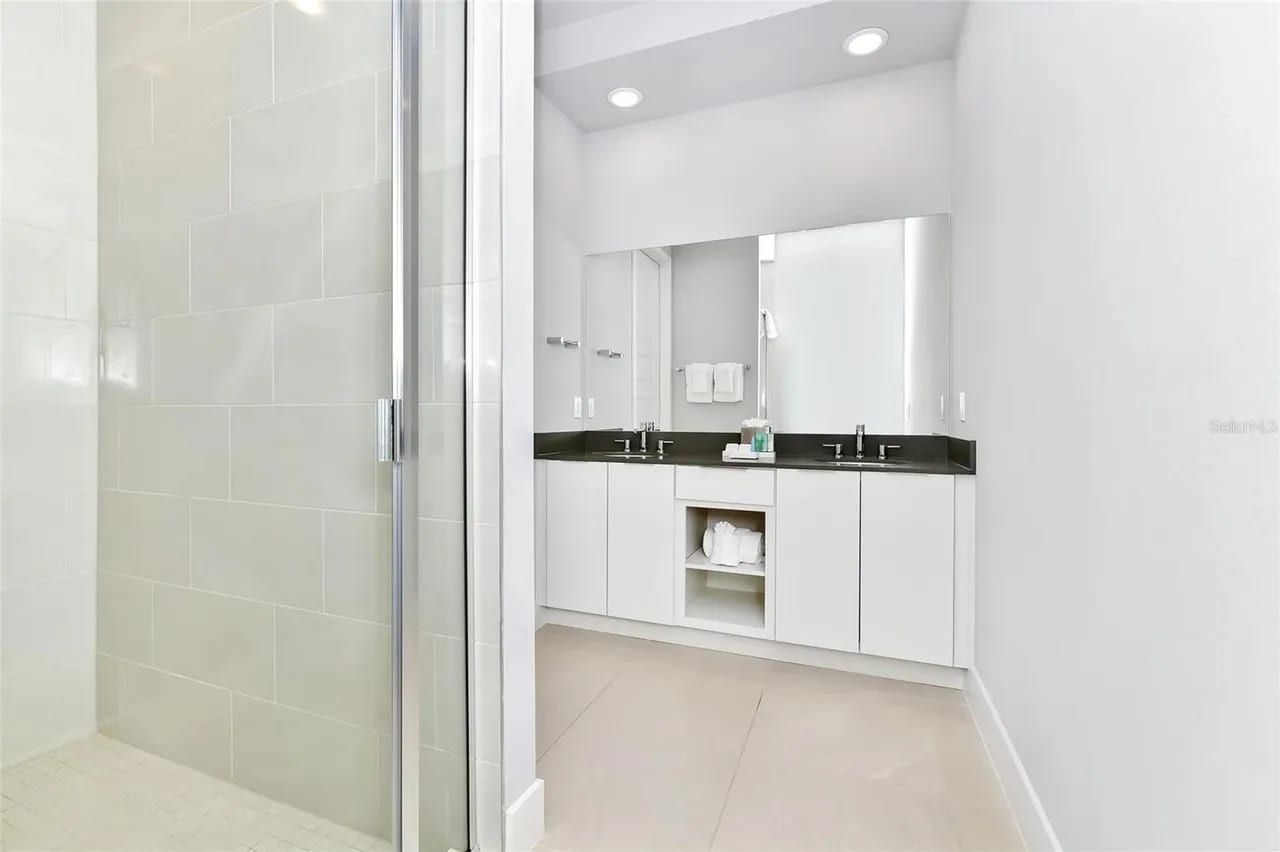 Luxury condo near Disney with pool!