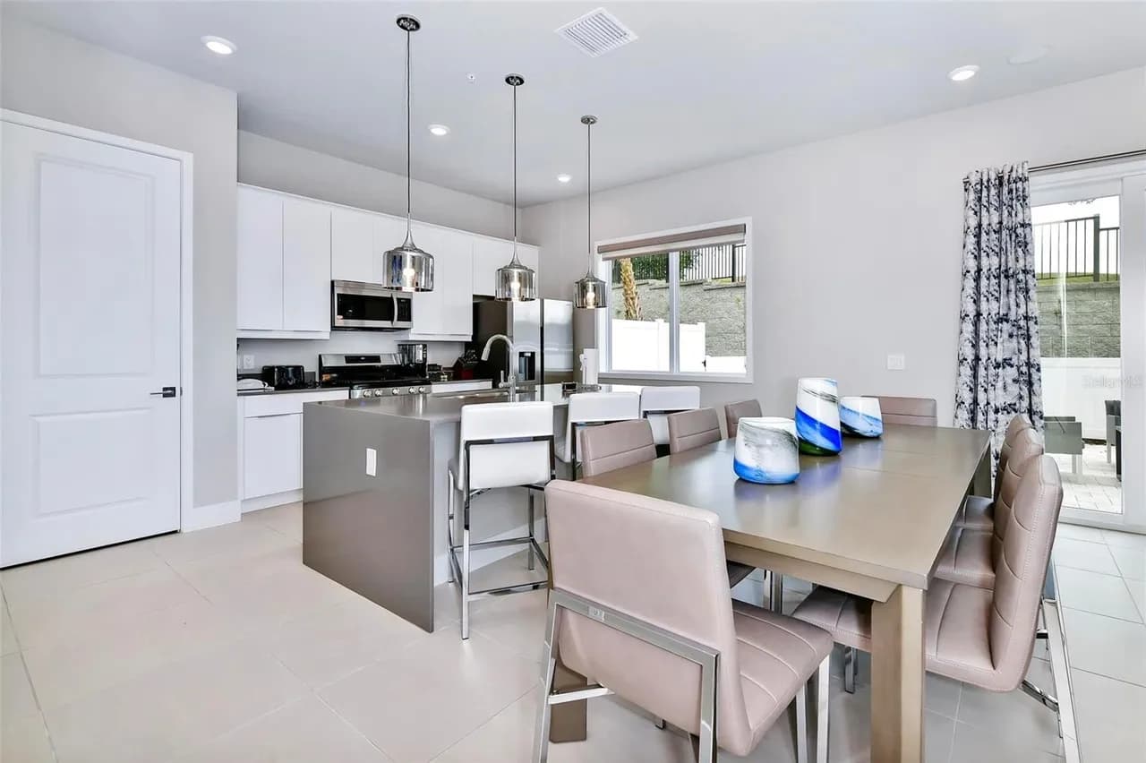 Luxury condo near Disney with pool!