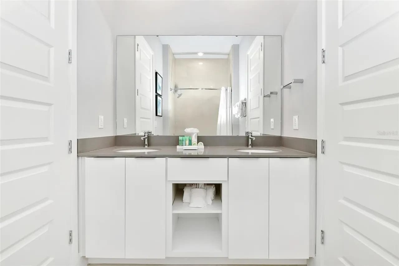 Luxury condo near Disney with pool!