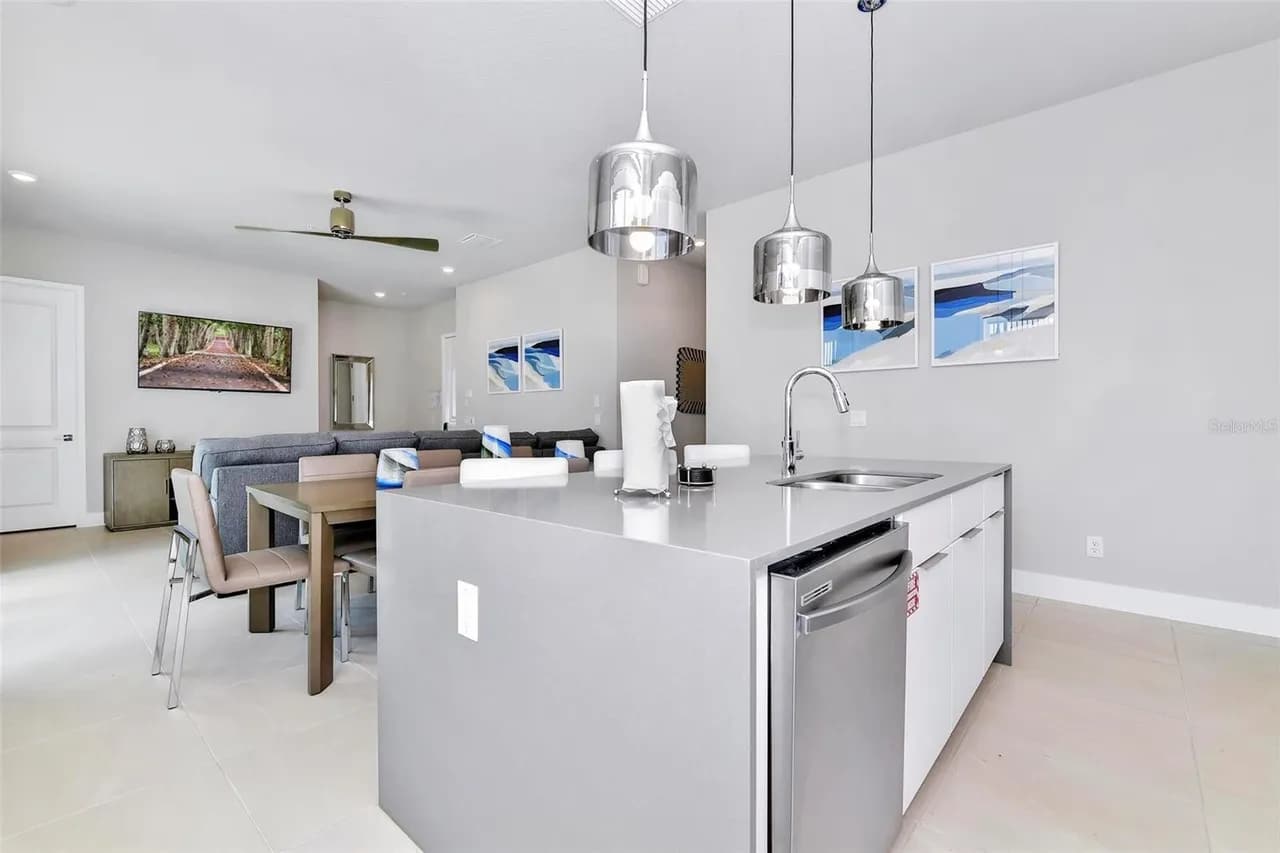 Luxury condo near Disney with pool!