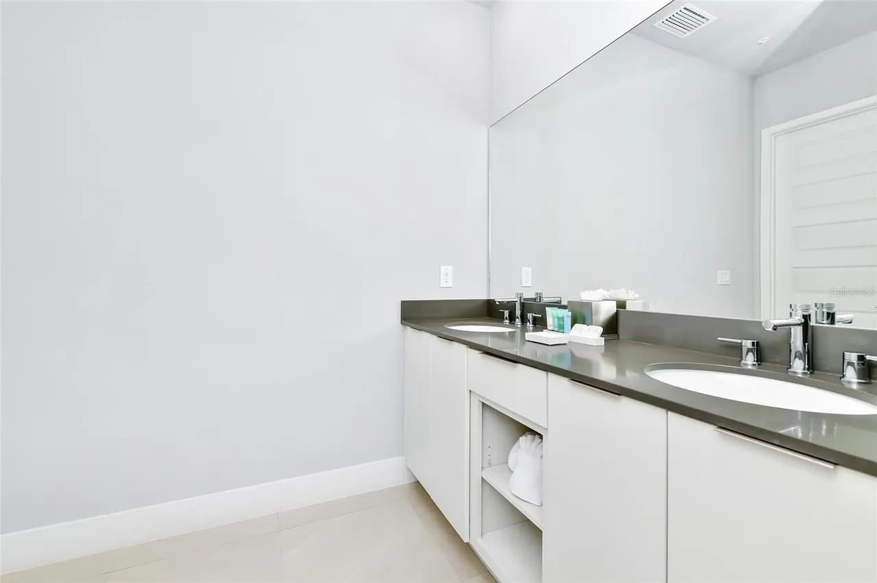 Luxury condo near Disney with pool!