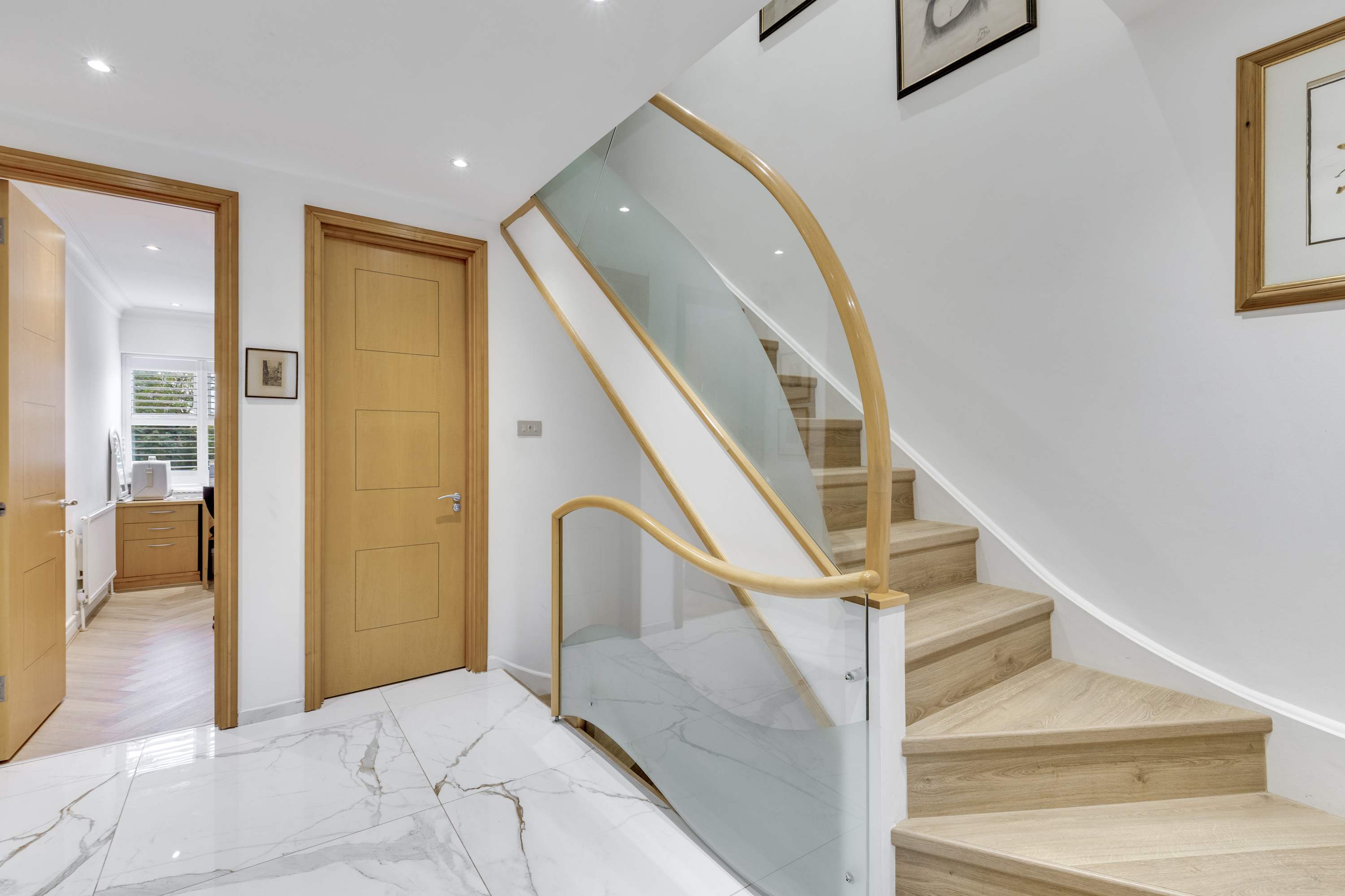View The Hampstead Heights in West Heath Road 73 NW3 7TH The Hampstead Heights in West Heath Road 73 NW3 7TH - Property image 17 - VivreStays