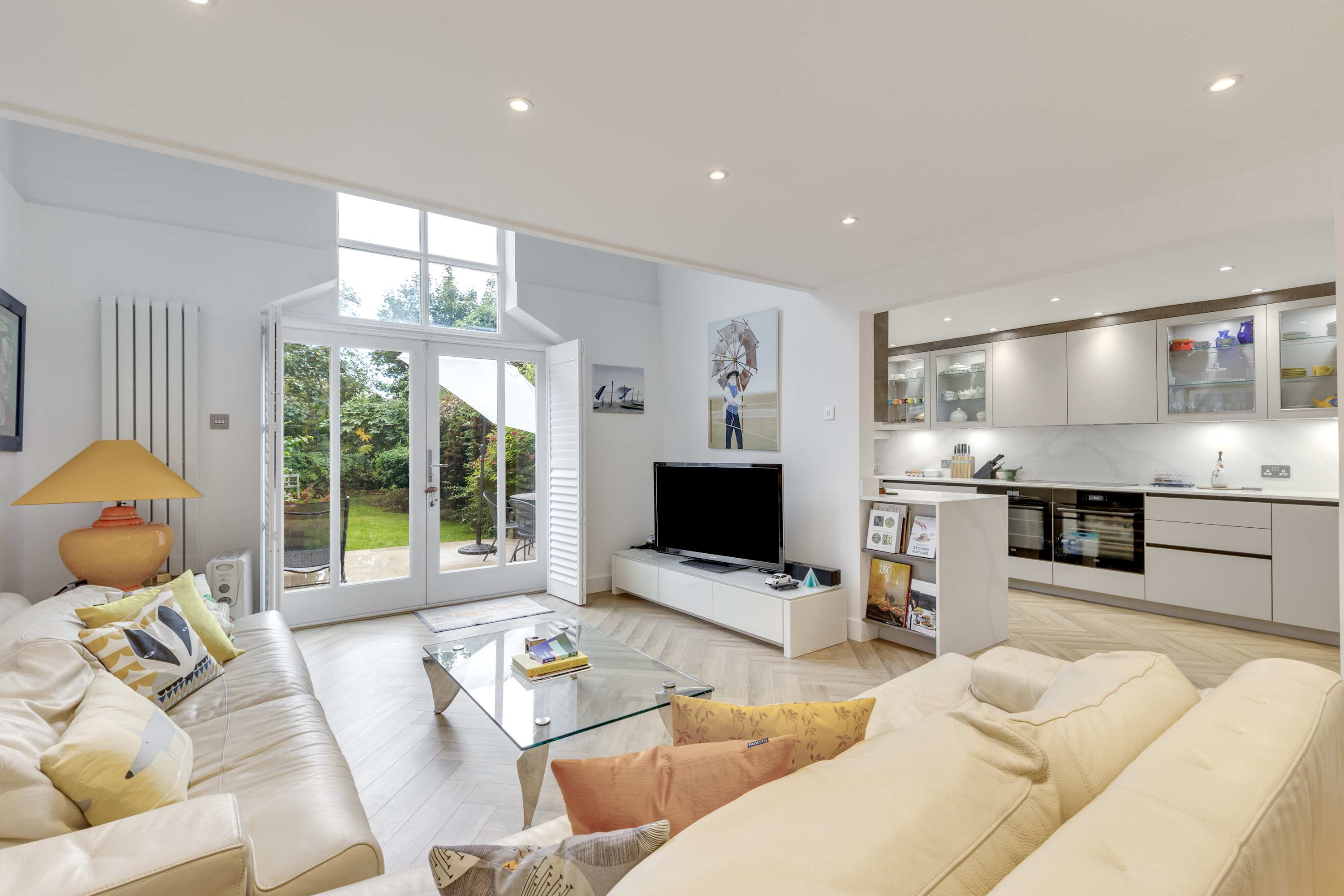 View The Hampstead Heights in West Heath Road 73 NW3 7TH The Hampstead Heights in West Heath Road 73 NW3 7TH - Property image 8 - VivreStays