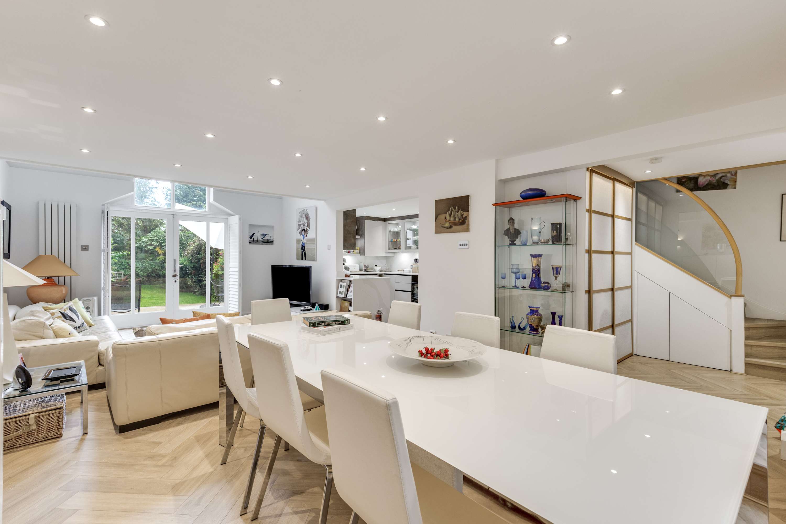 View The Hampstead Heights in West Heath Road 73 NW3 7TH The Hampstead Heights in West Heath Road 73 NW3 7TH - Property image 12 - VivreStays
