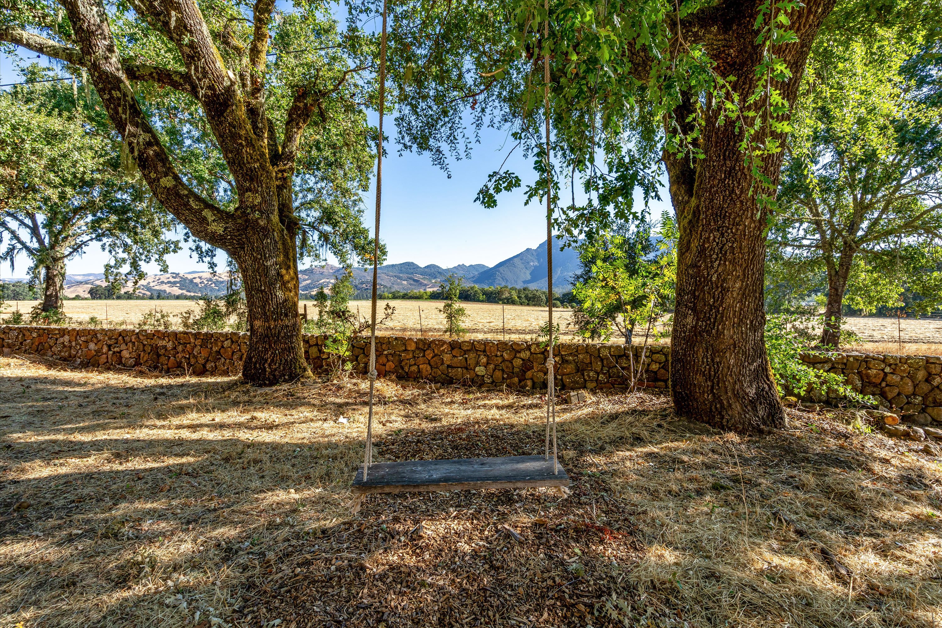 Rosy Red Cottage Wine Tastings Included