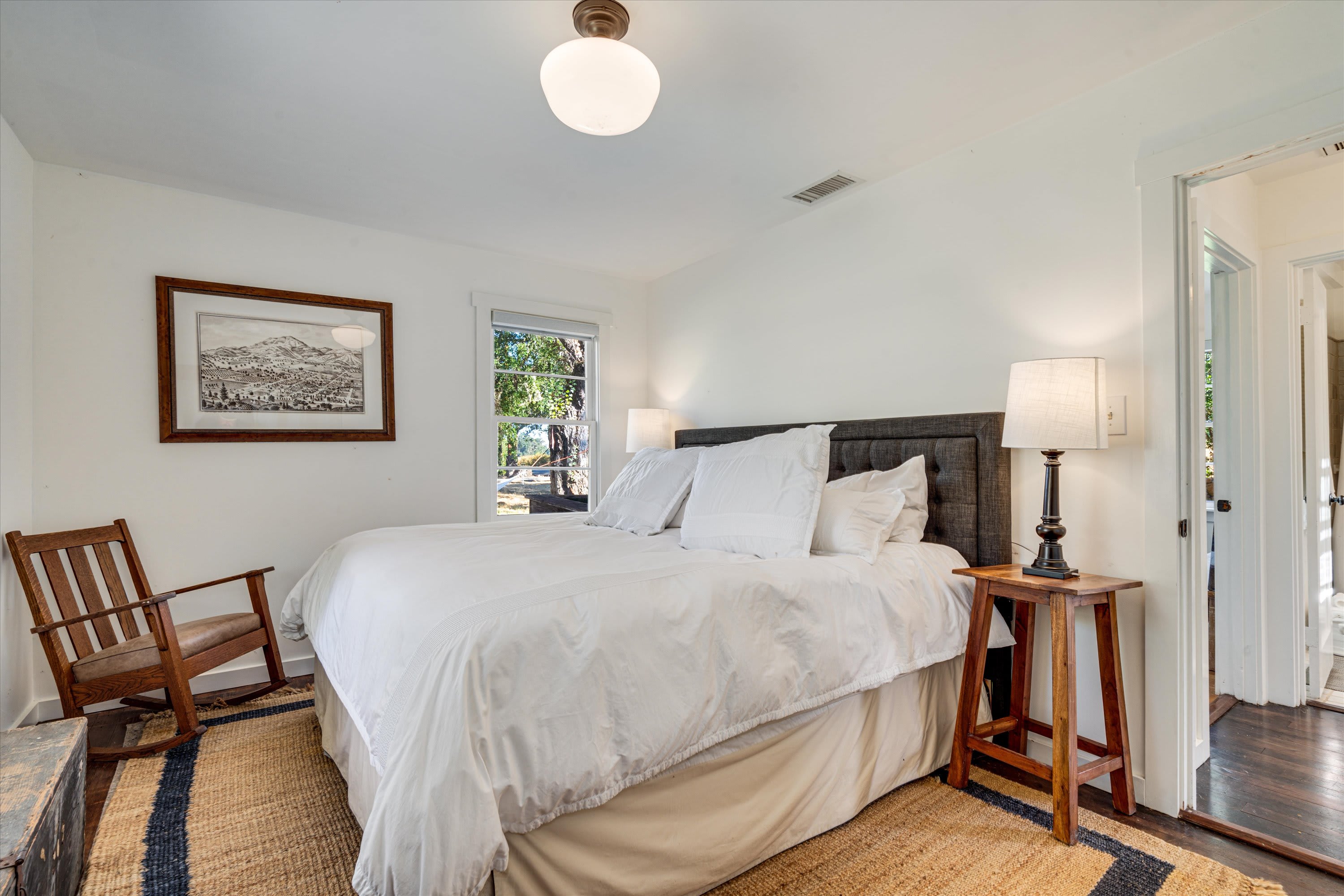 Rosy Red Cottage Wine Tastings Included 3