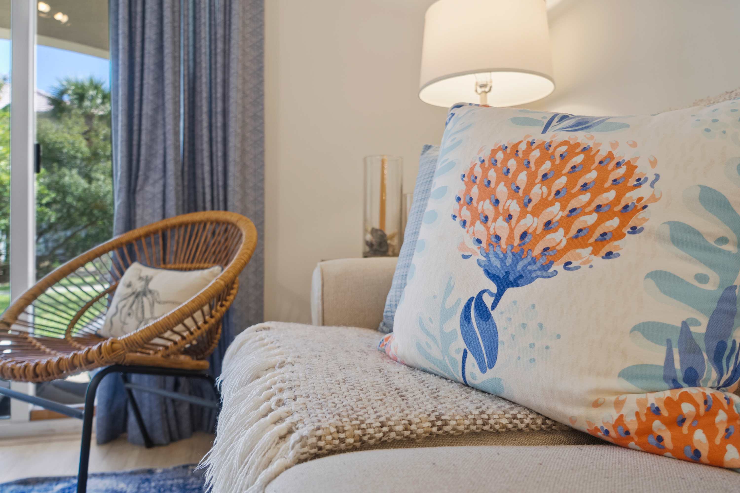 Bright Beach Condo, Pool, Spa, Comfy Beds, Patio