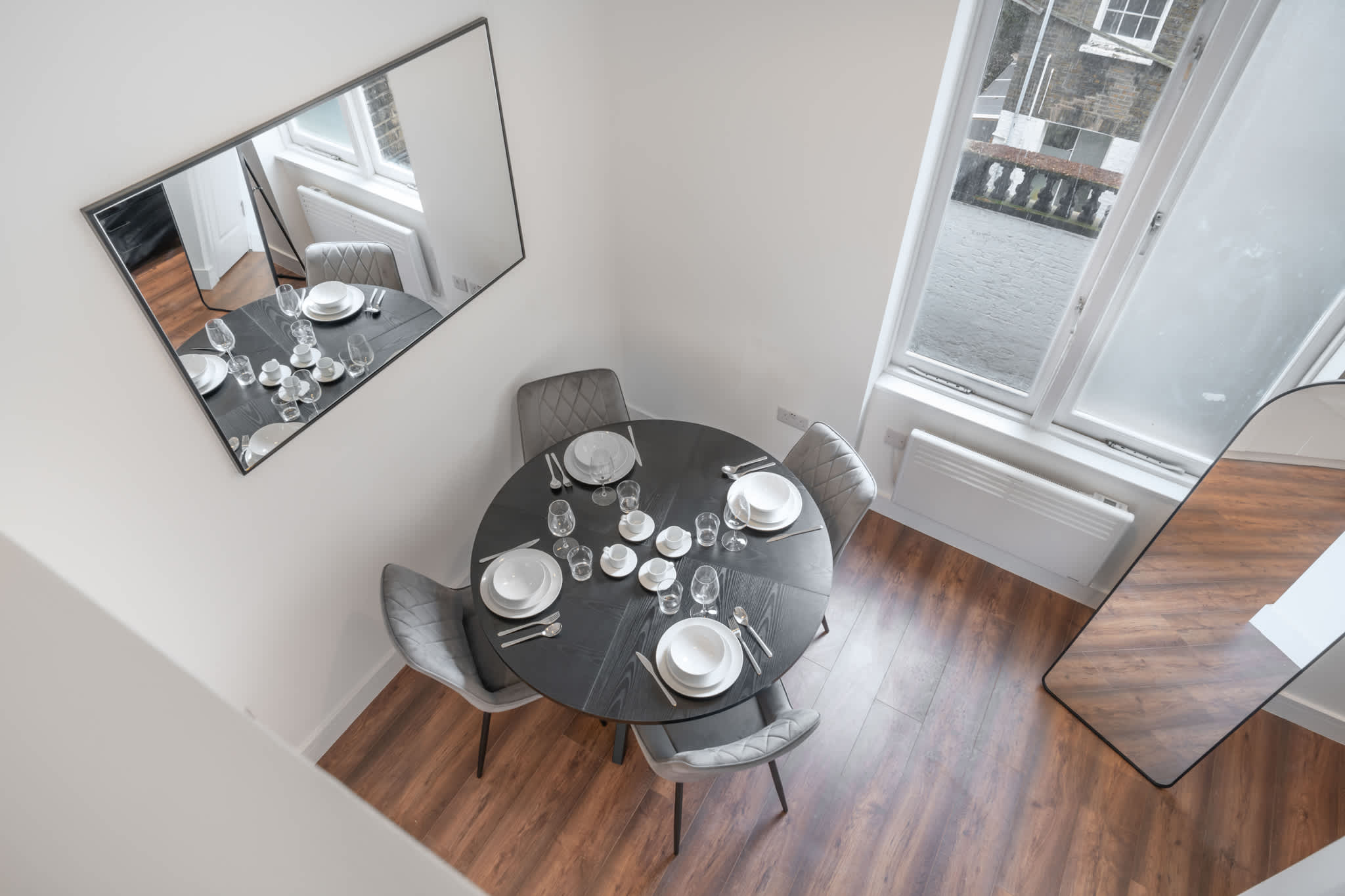 Deluxe Studio Mezzanine with Balcony in Knightsbridge in Beaufort Gardens SW3 1QH - Property image 6 - VivreStays