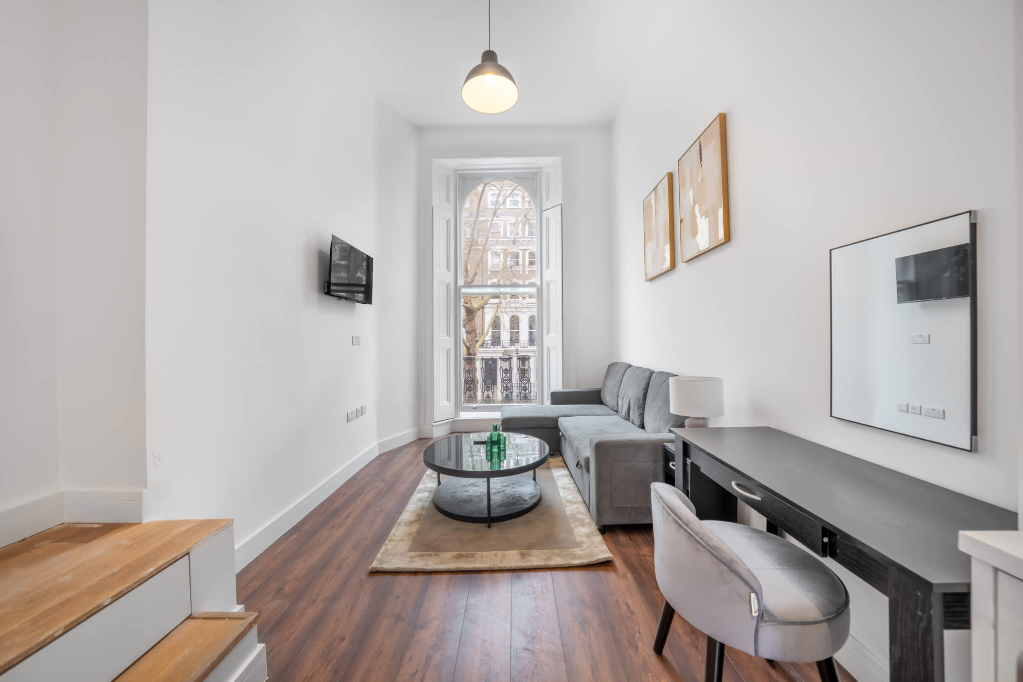 Deluxe Studio Mezzanine with Balcony in Knightsbridge in Beaufort Gardens SW3 1QH - Property image 3 - VivreStays