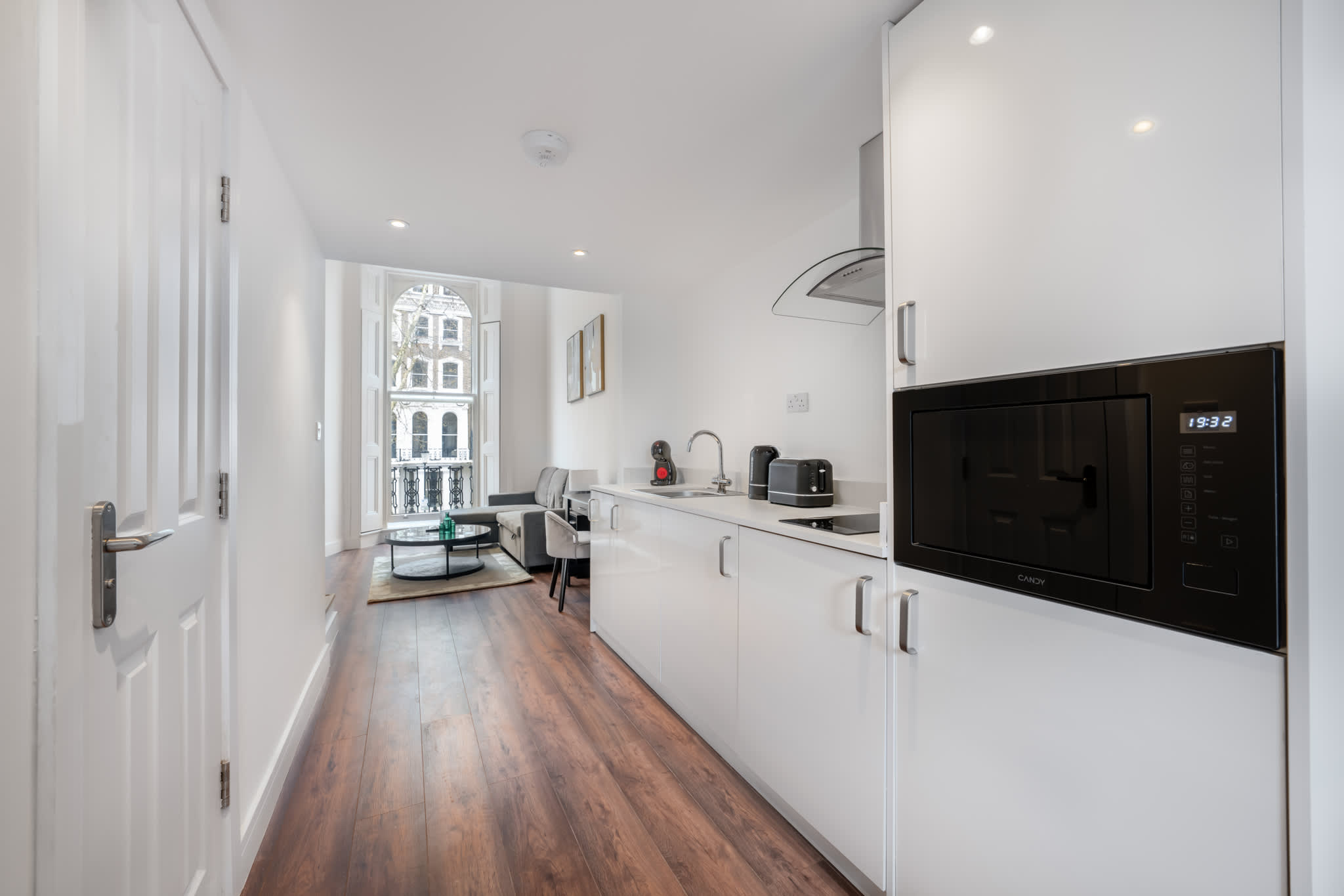 Deluxe Studio Mezzanine with Balcony in Knightsbridge in Beaufort Gardens SW3 1QH - Property image 4 - VivreStays