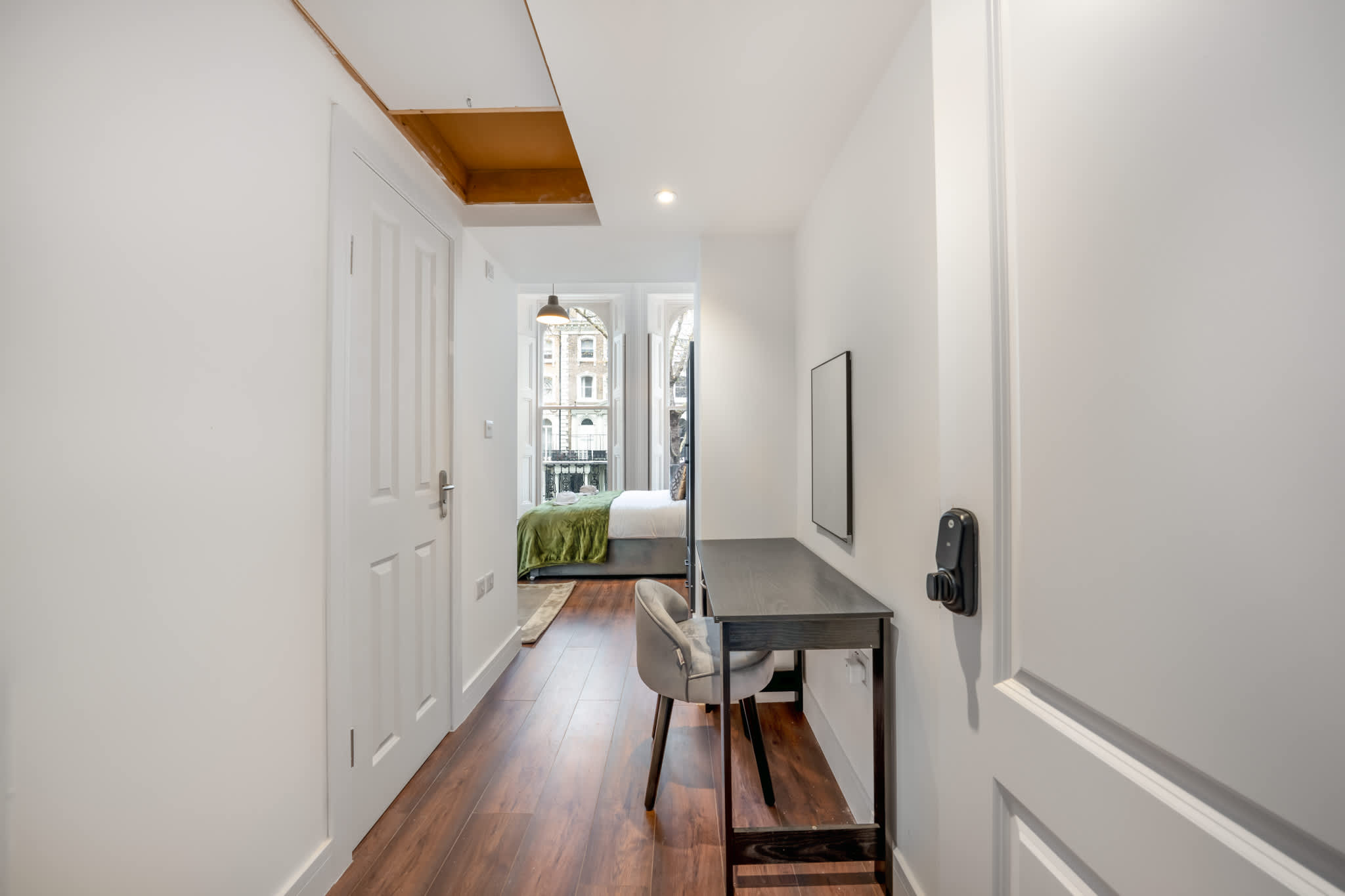 View Superior Studio Mezzanine with Balcony in Knightsbridge in Beaufort Gardens SW3 1QH Superior Studio Mezzanine with Balcony in Knightsbridge in Beaufort Gardens SW3 1QH - Property image 6 - VivreStays