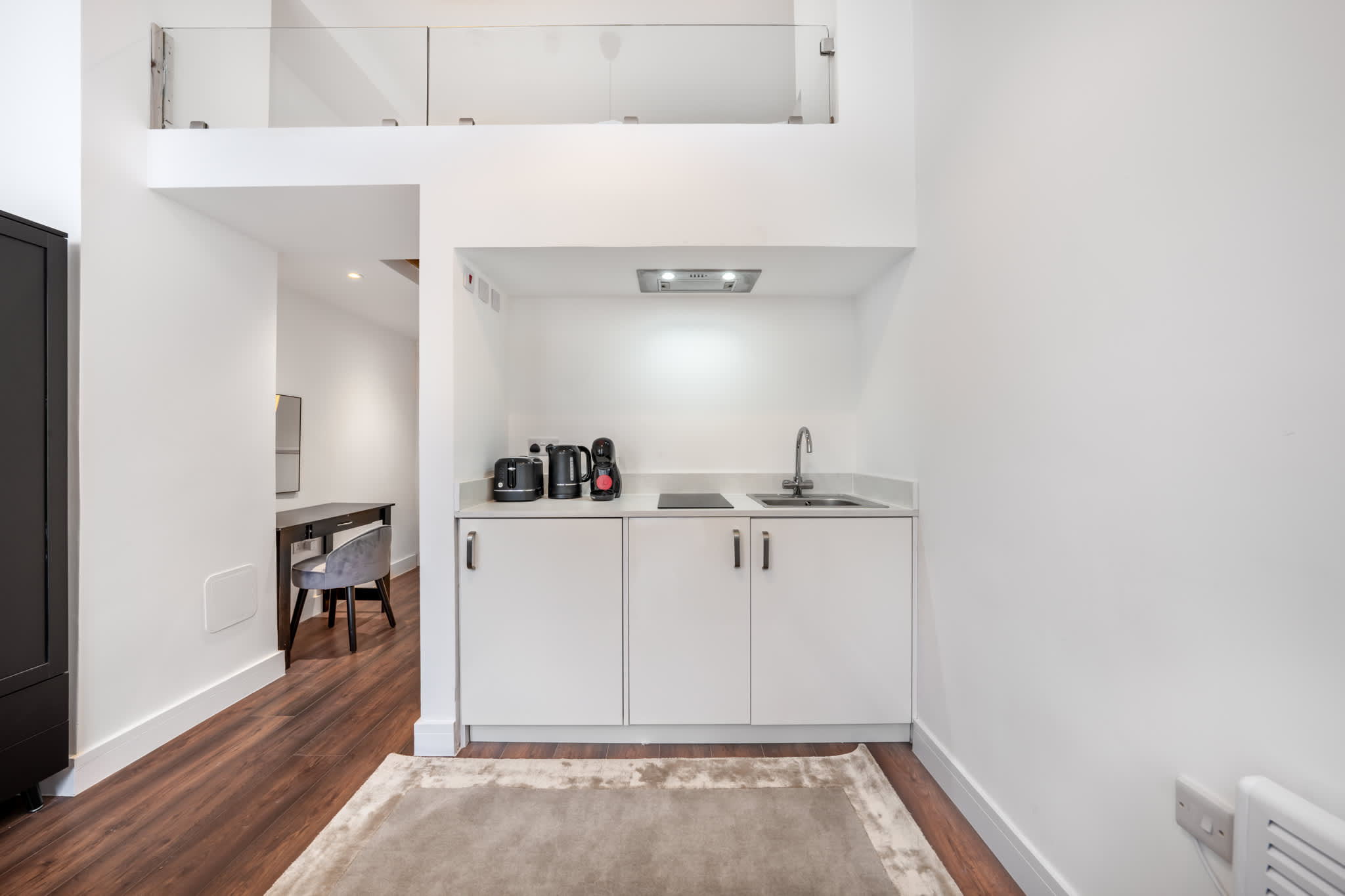 View Superior Studio Mezzanine with Balcony in Knightsbridge in Beaufort Gardens SW3 1QH Superior Studio Mezzanine with Balcony in Knightsbridge in Beaufort Gardens SW3 1QH - Property image 10 - VivreStays