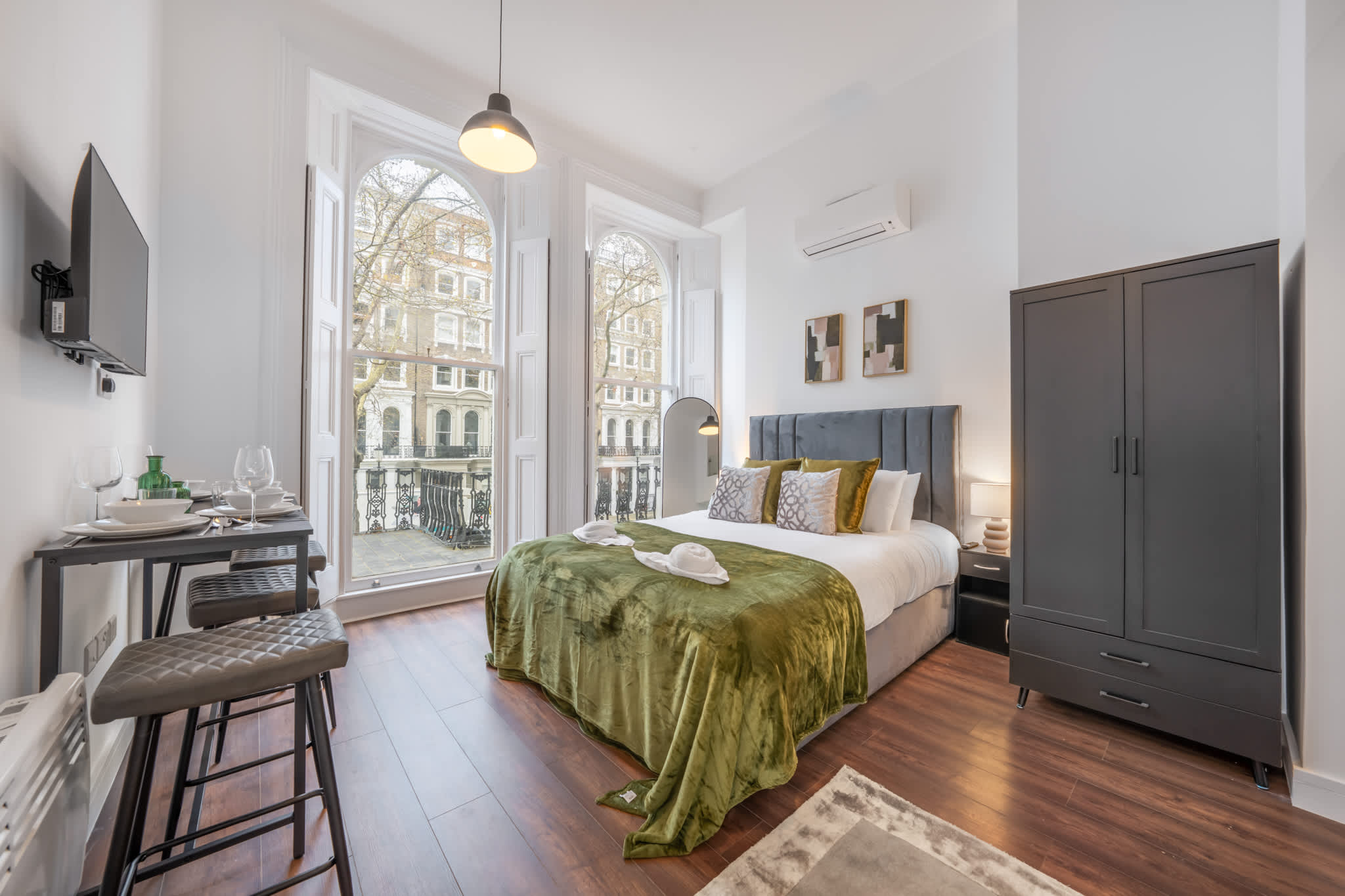 View Superior Studio Mezzanine with Balcony in Knightsbridge in Beaufort Gardens SW3 1QH Superior Studio Mezzanine with Balcony in Knightsbridge in Beaufort Gardens SW3 1QH - Property image 11 - VivreStays