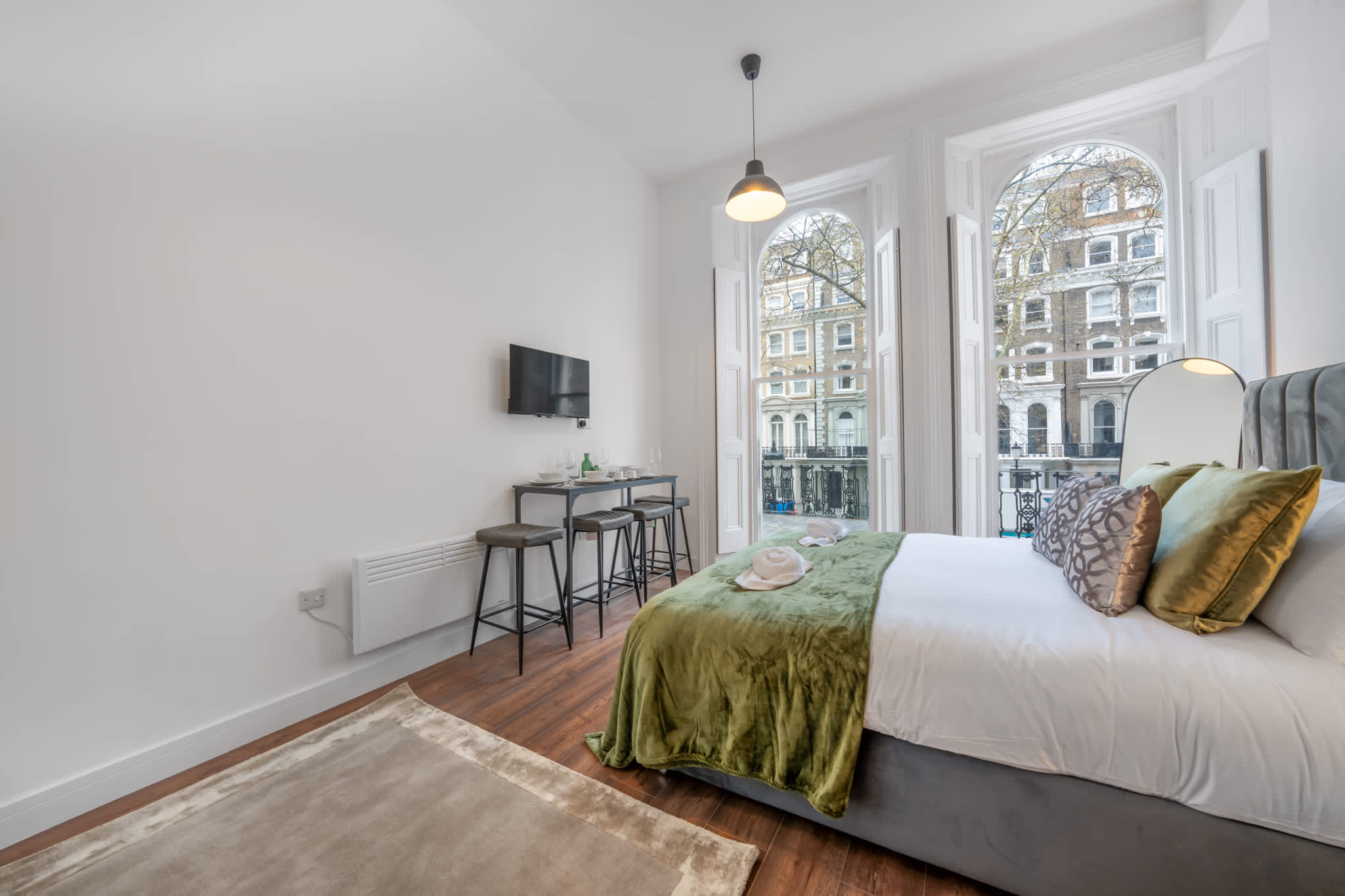 View Superior Studio Mezzanine with Balcony in Knightsbridge in Beaufort Gardens SW3 1QH Superior Studio Mezzanine with Balcony in Knightsbridge in Beaufort Gardens SW3 1QH - Property image 12 - VivreStays