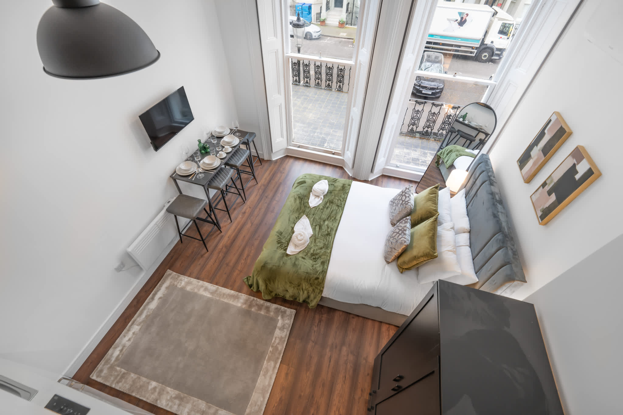 View Superior Studio Mezzanine with Balcony in Knightsbridge in Beaufort Gardens SW3 1QH Superior Studio Mezzanine with Balcony in Knightsbridge in Beaufort Gardens SW3 1QH - Property image 3 - VivreStays