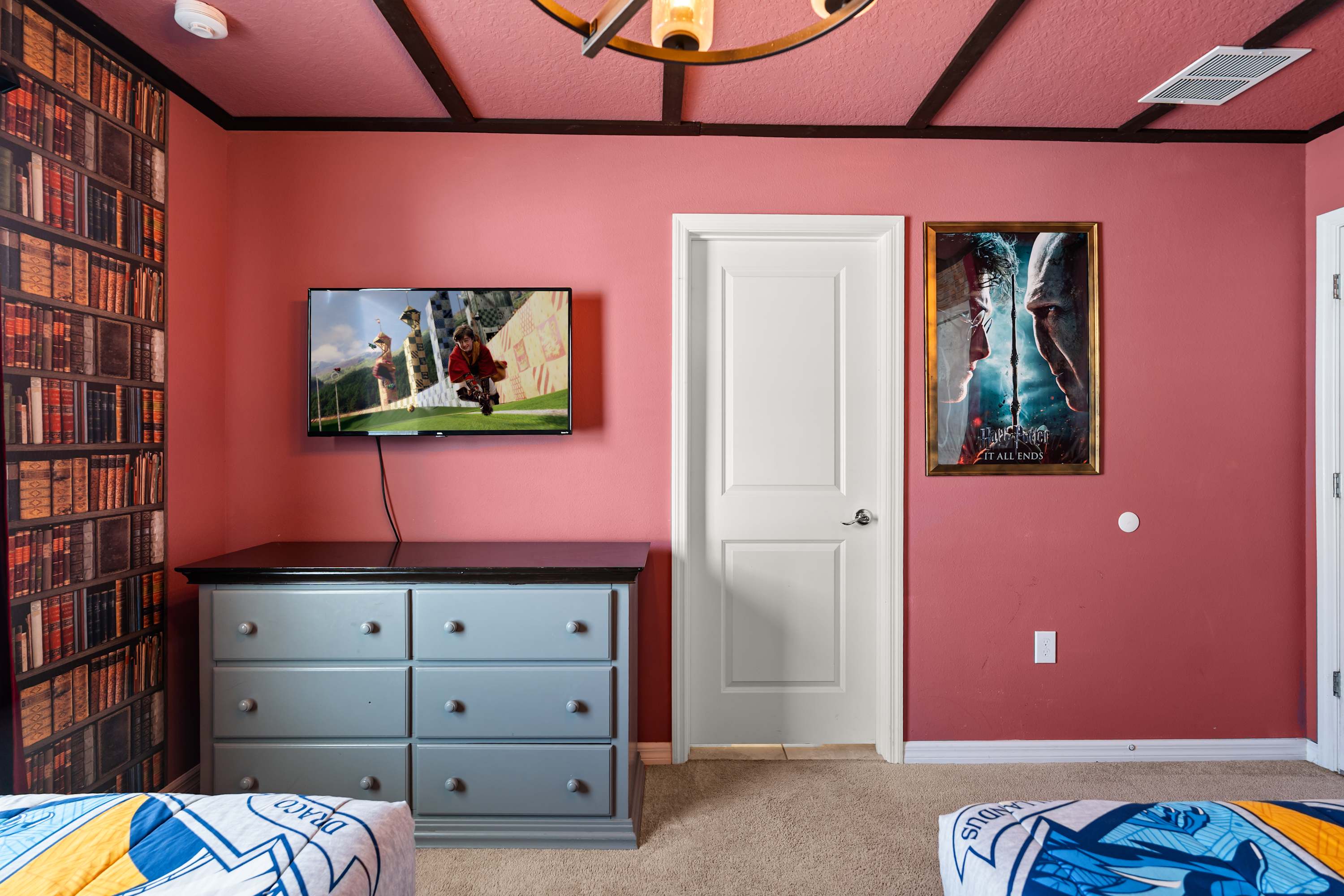Harry Potter room with 55-inch TV and bathroom access, perfect for relaxing and enjoying shows