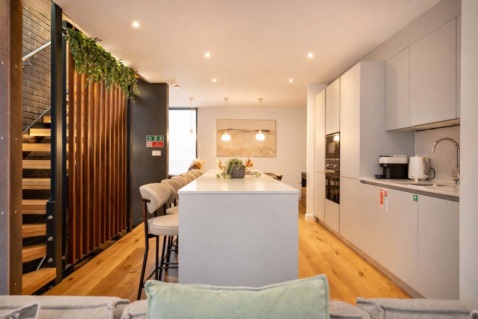 Luxury Townhouse I Private Roof Terrace I Sleeps10 - Picture 5