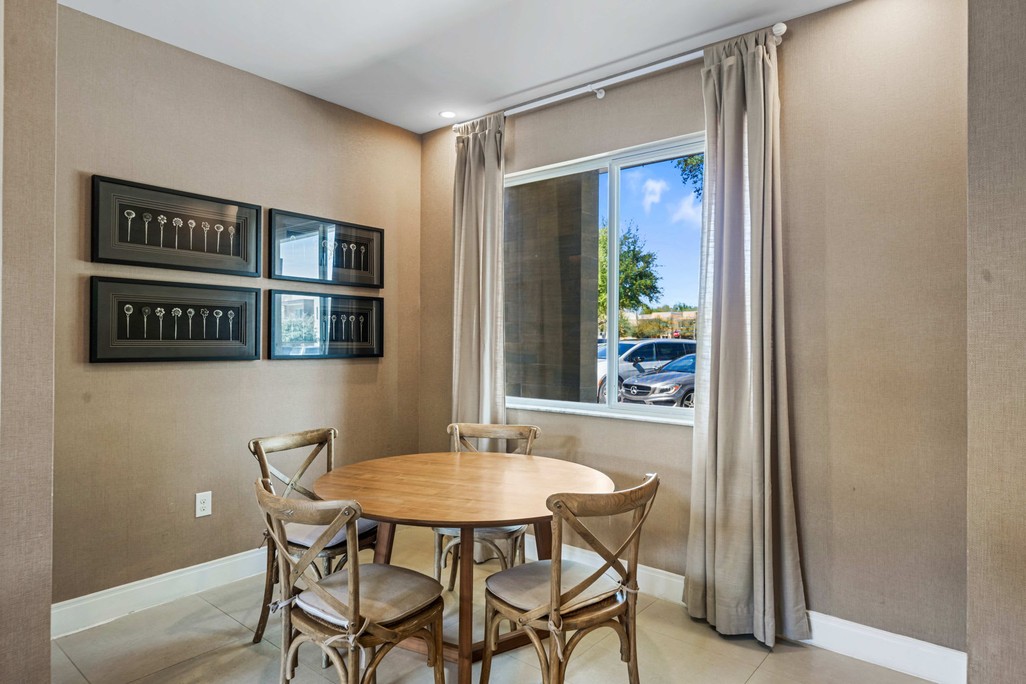 Spacious townhome near Disney w/ patio