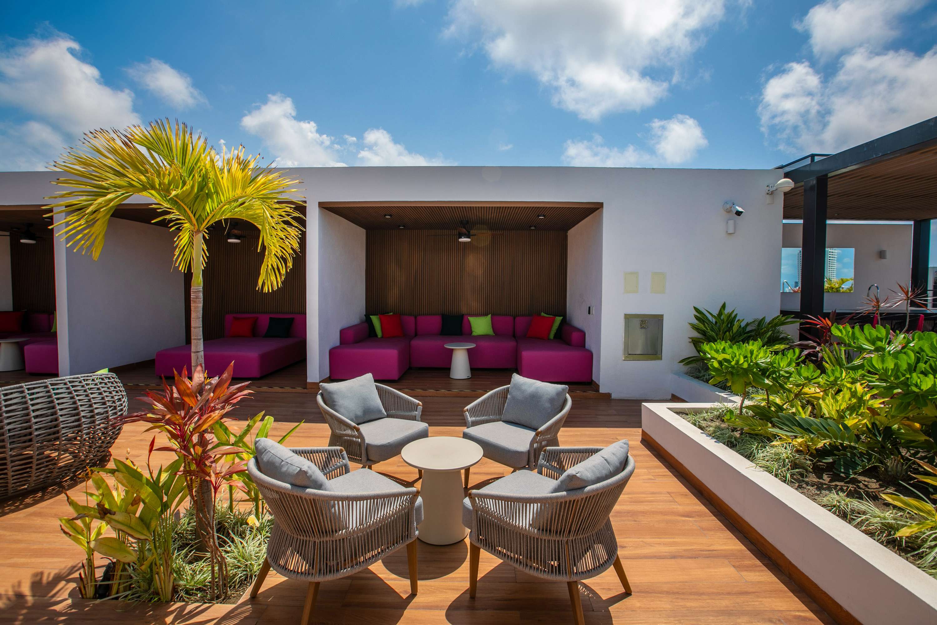 Vrede Penthouse | Ocean Views • Rooftop Pool