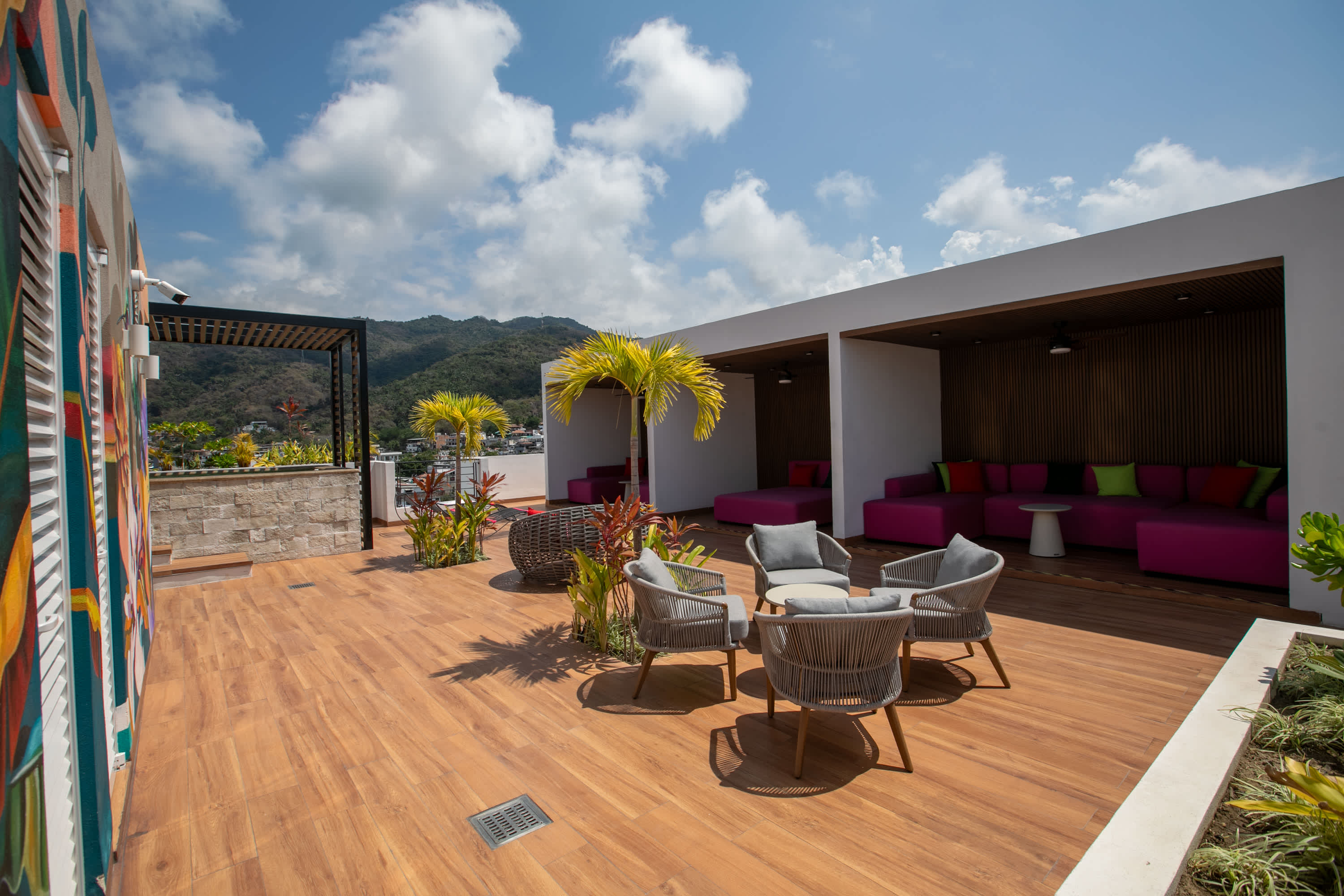Vrede Penthouse | Ocean Views • Rooftop Pool