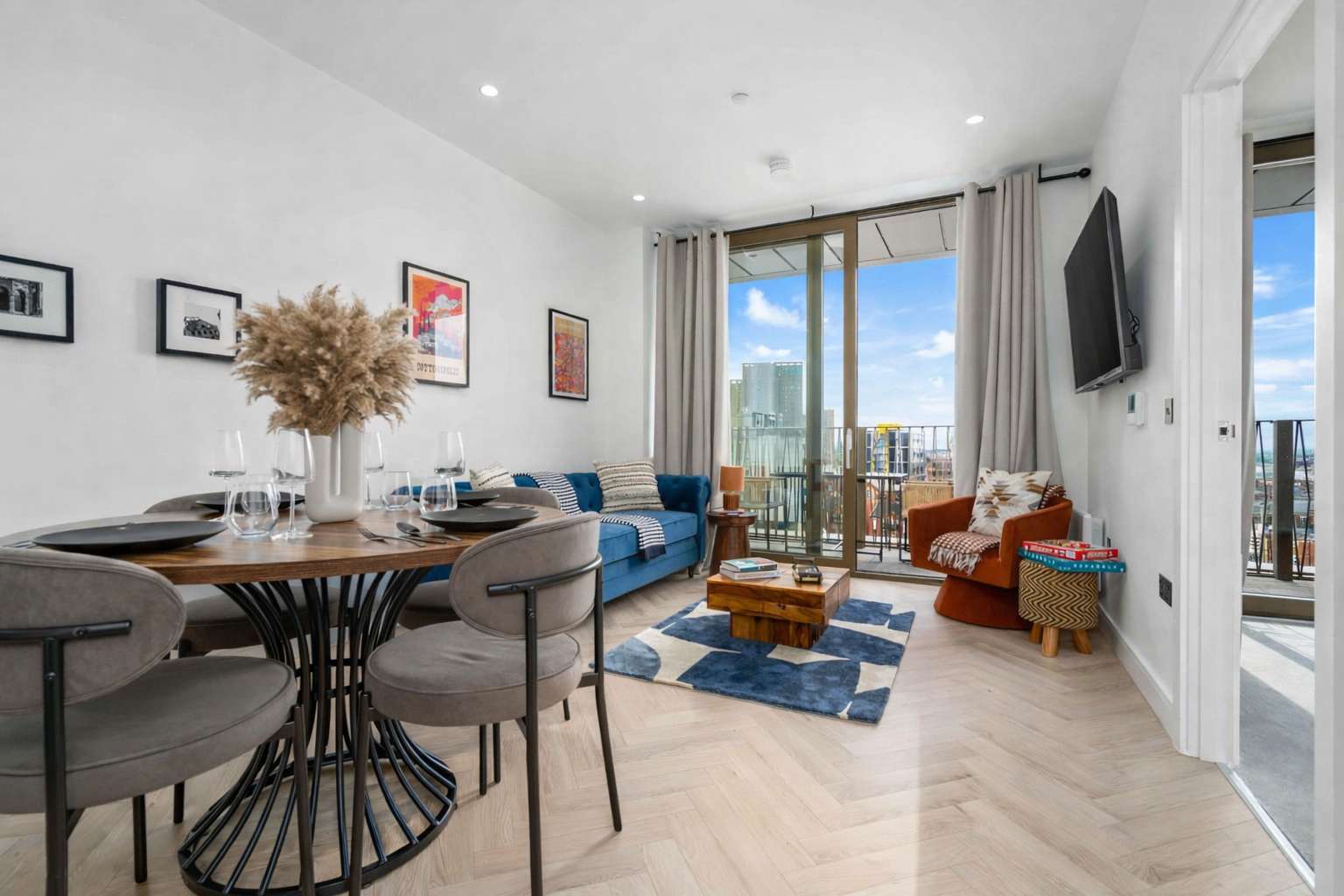 Luxury 1BR I Private Balcony I City Centre I Views