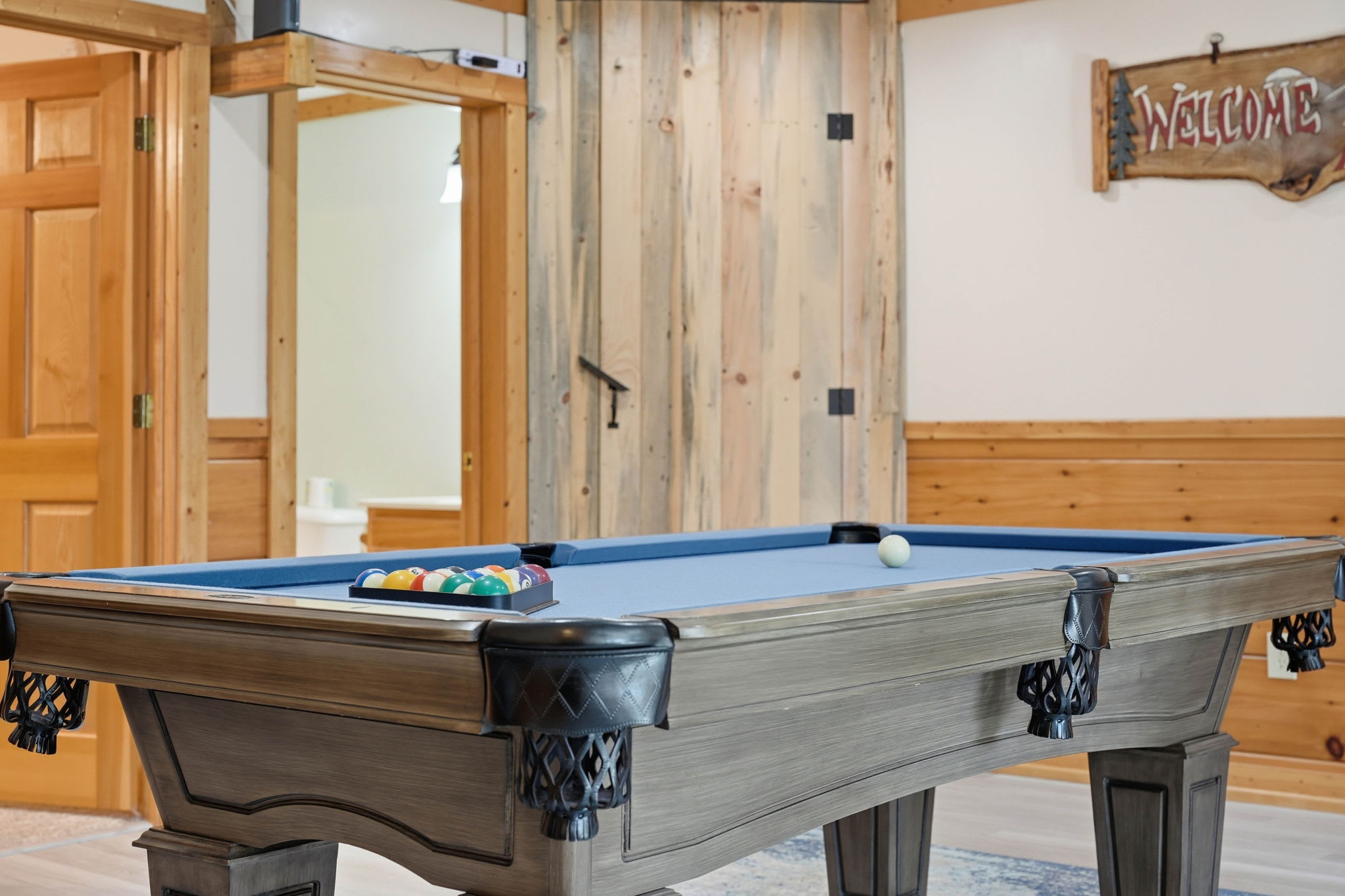 Relaxing Cabin Hot Tub Game Room Near Attractions