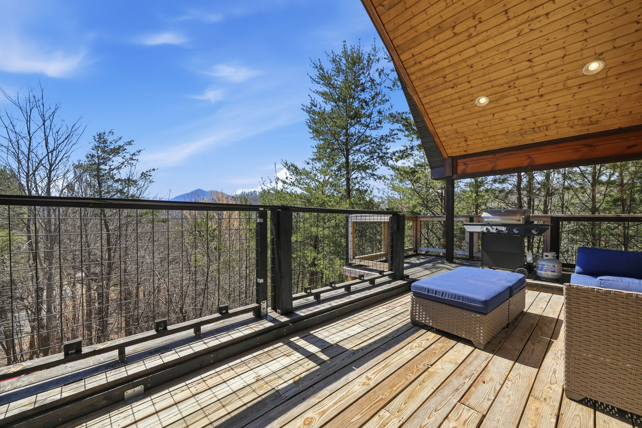 Relaxing Cabin Hot Tub Game Room Near Attractions