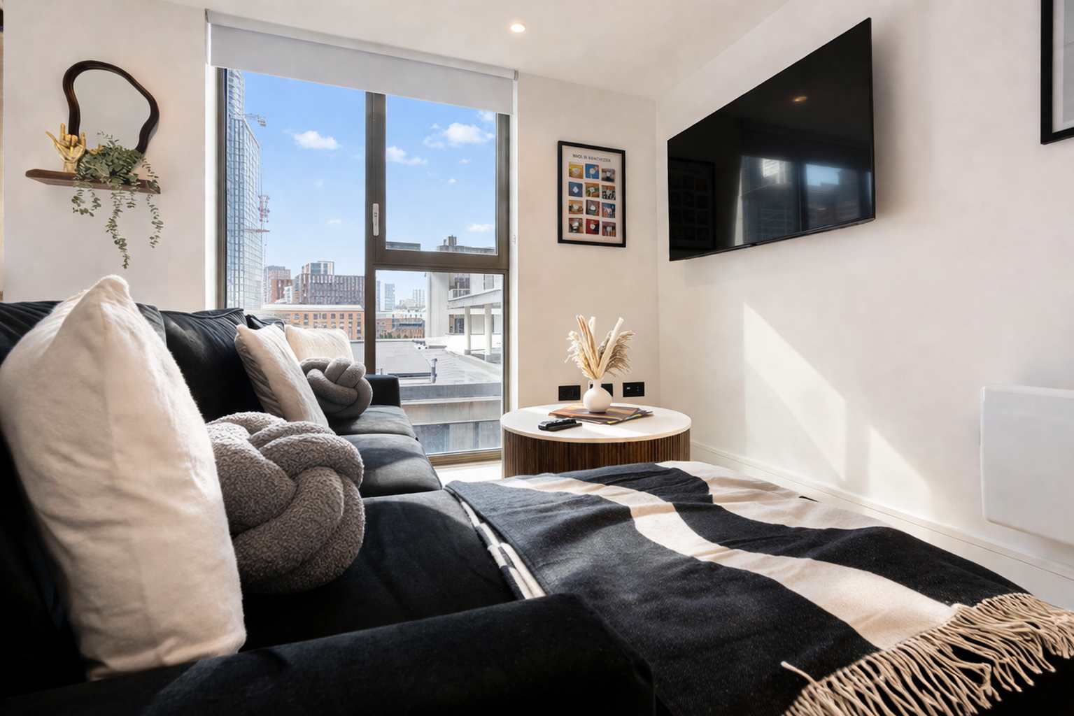 Luxury 2BR I Private Balcony I City Centre