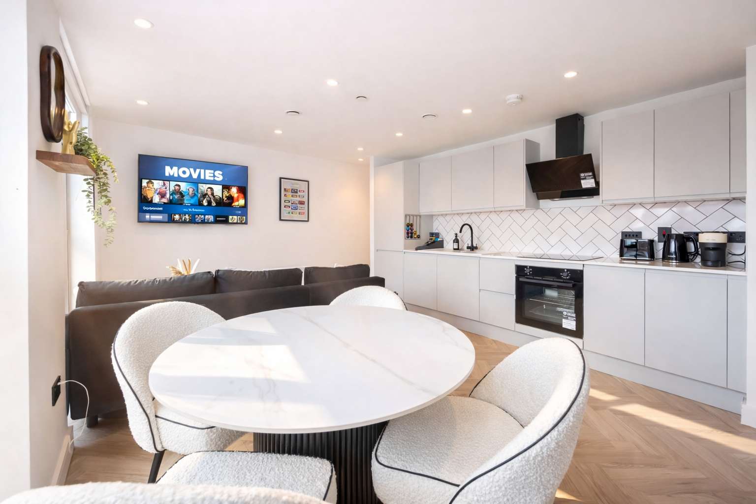 Luxury 2BR I Private Balcony I City Centre