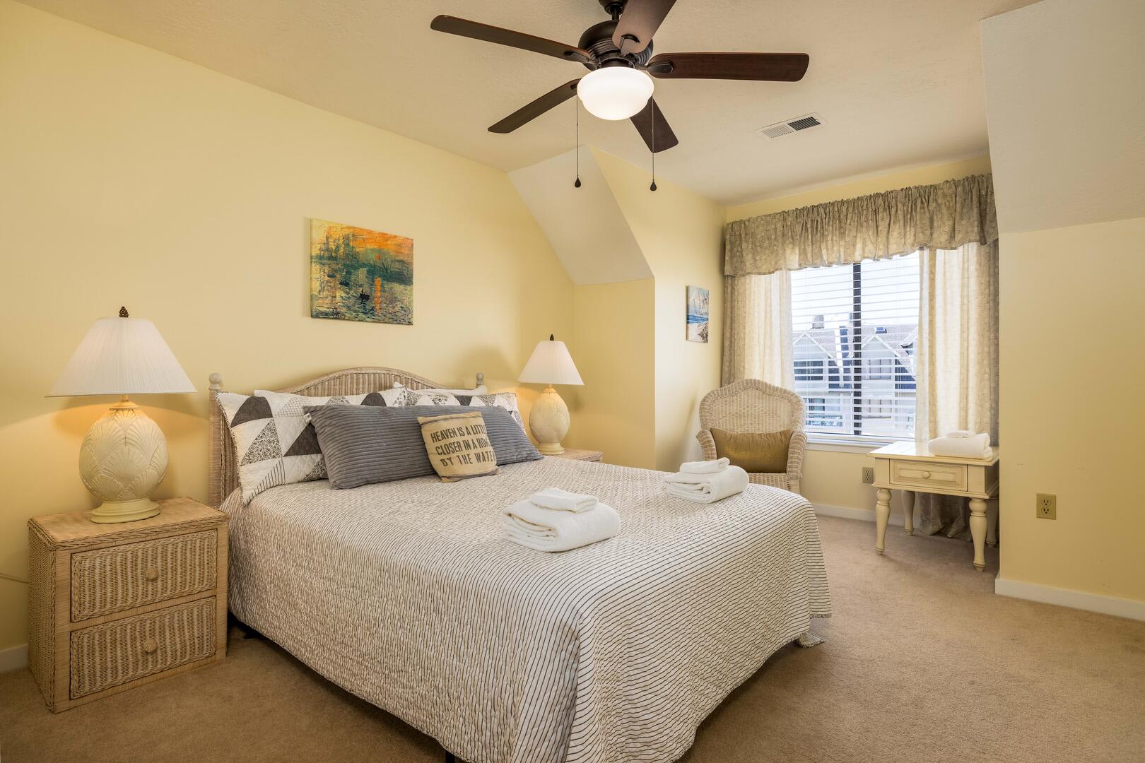 Guest bedroom with en suite bathroom