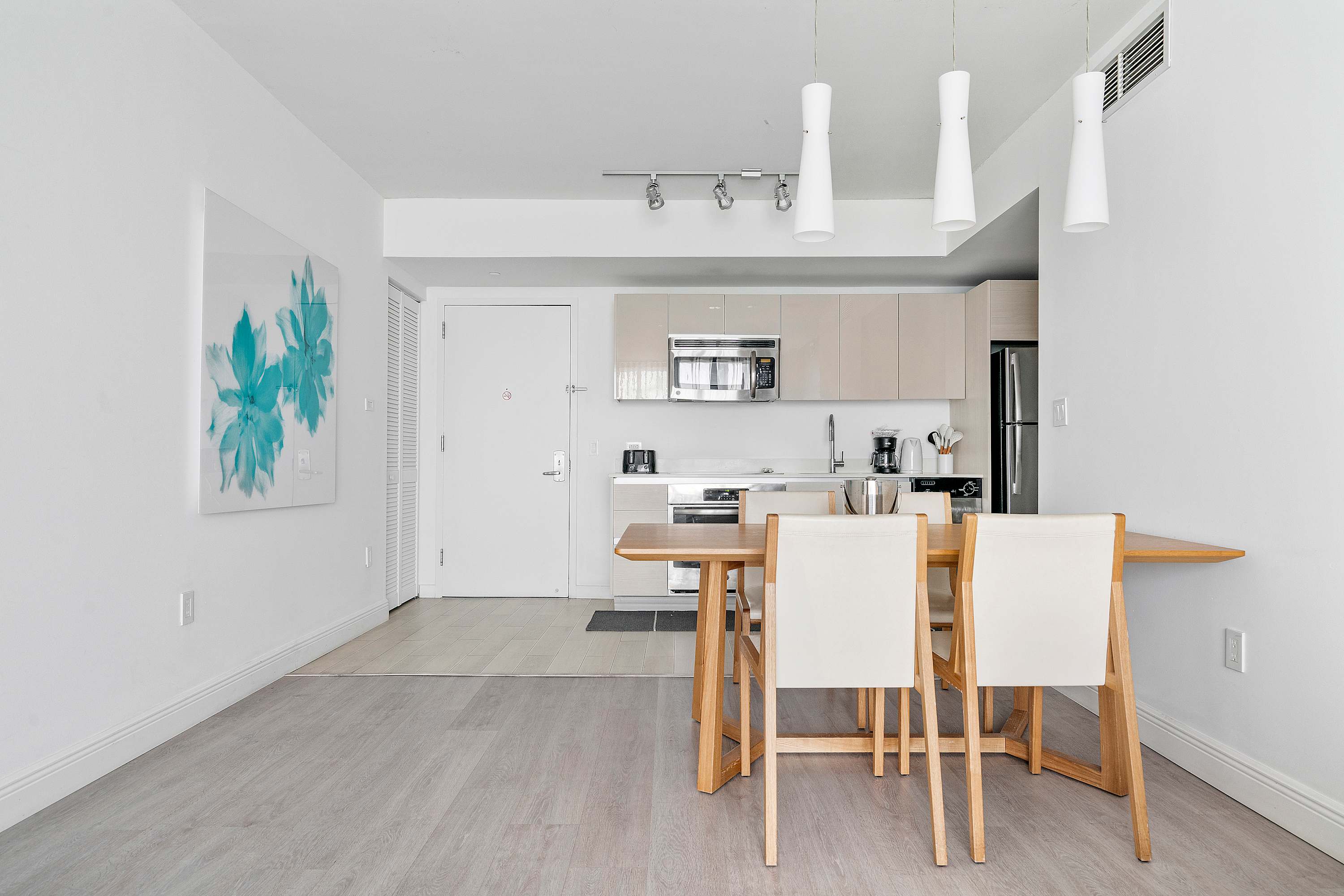 Beachside Haven | Scenic Views | Modern