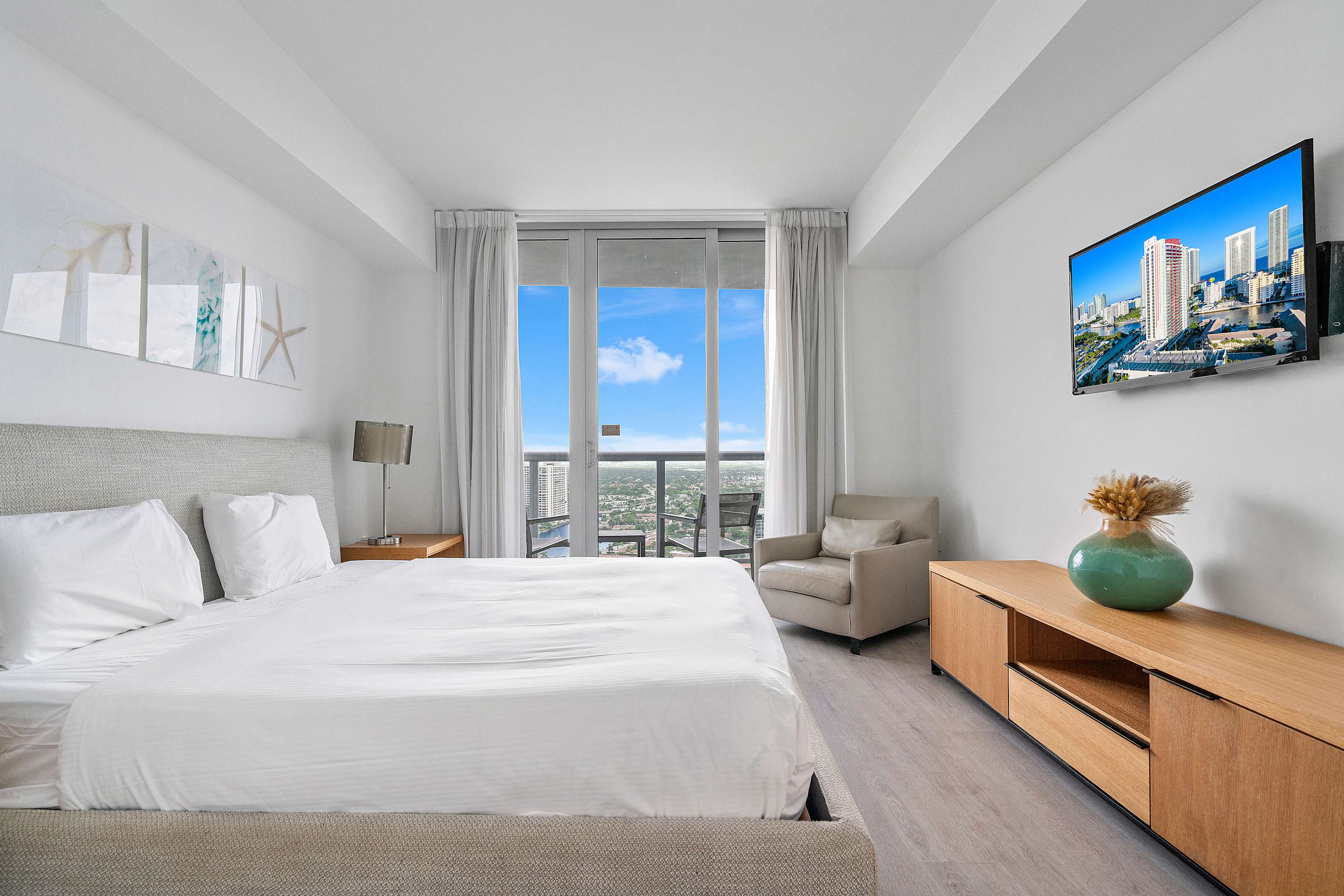 Beachside Haven | Scenic Views | Modern