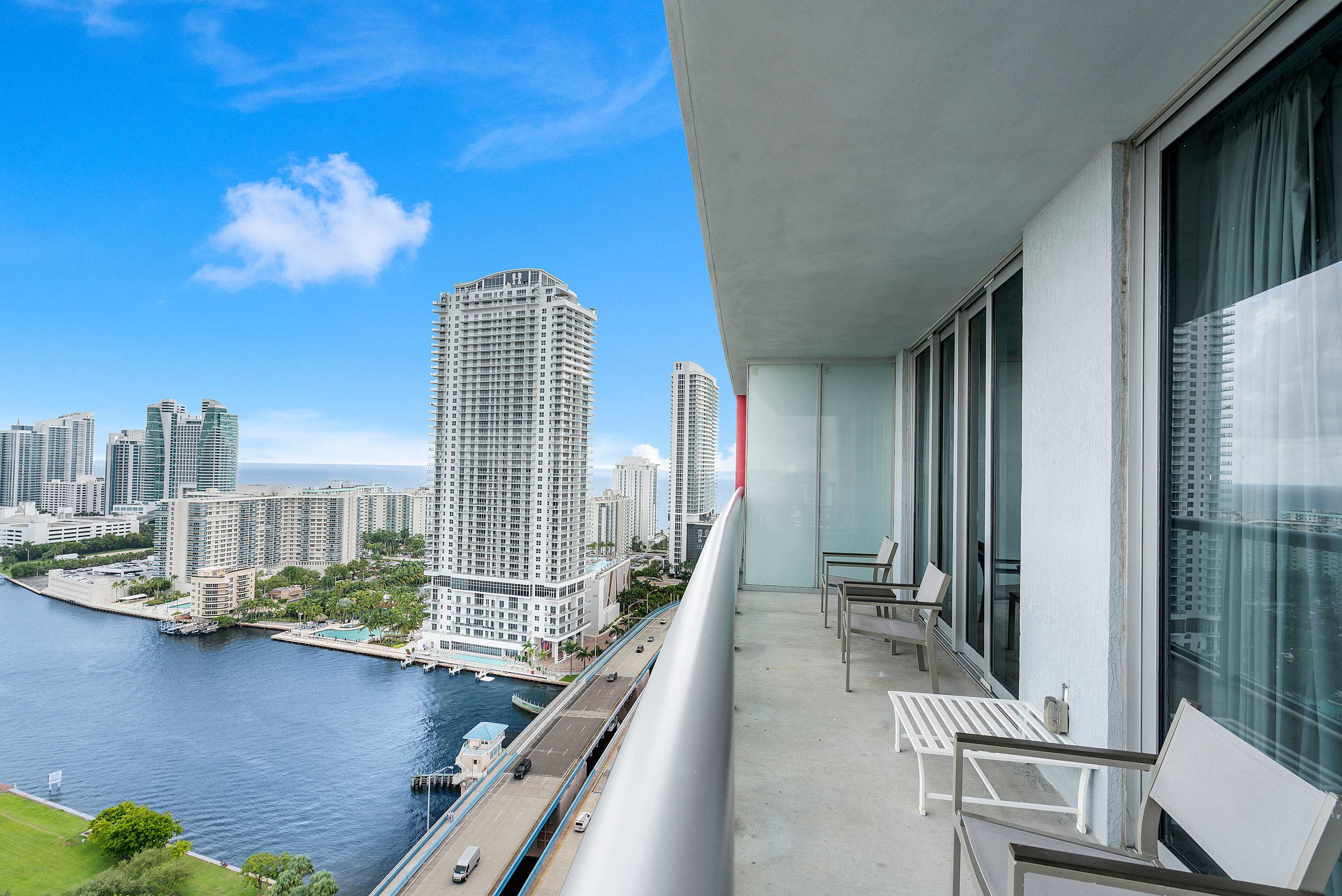 Sunny Bayview Apt with Balcony and Beach Access 2BR