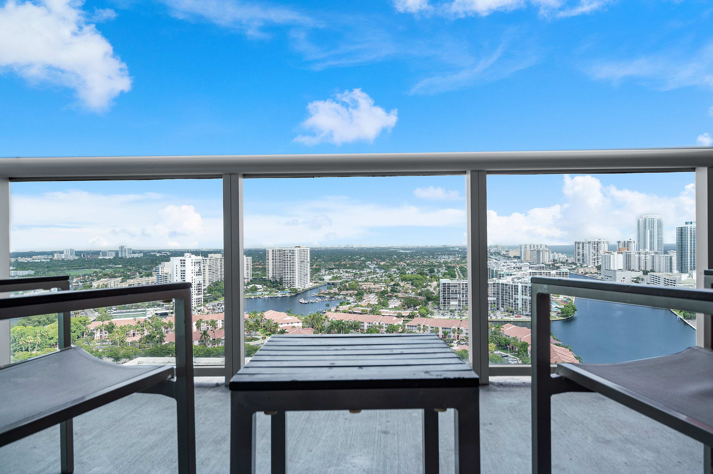 Beachside Haven | Scenic Views | Modern