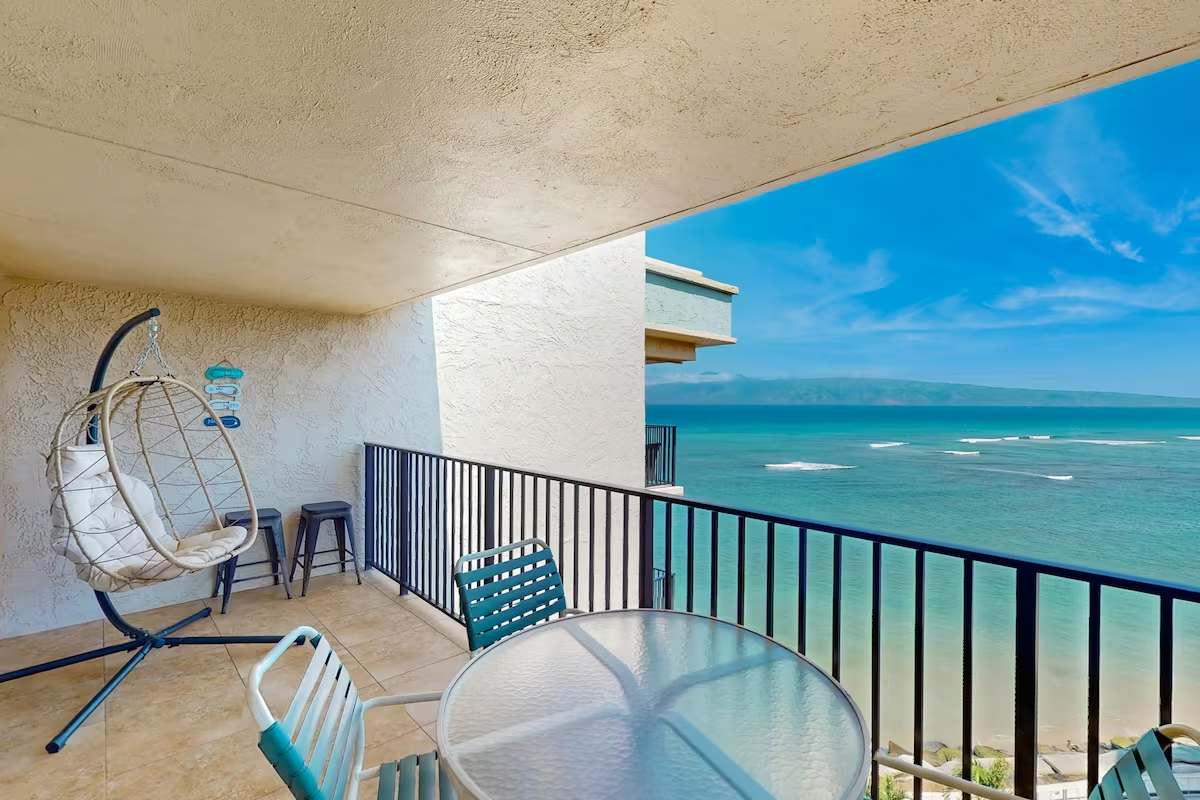 2 Ensuites | Top Floor Oceanfront | Big Lanai | Views, Whales & More — Lahaina, HI — vacation rental