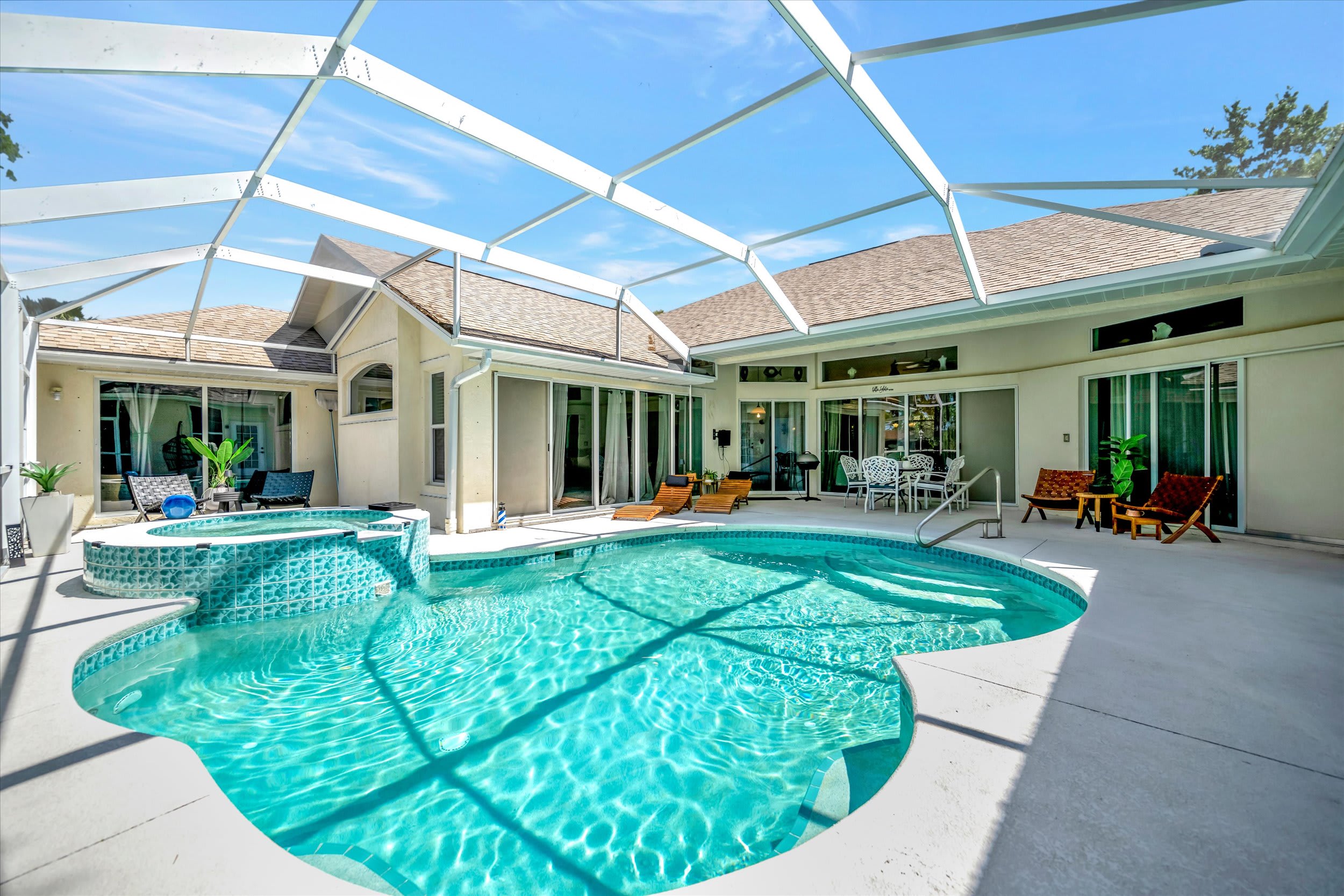 Waterfront 3B & Free Dock Heated Pool Hot Tub, Gym