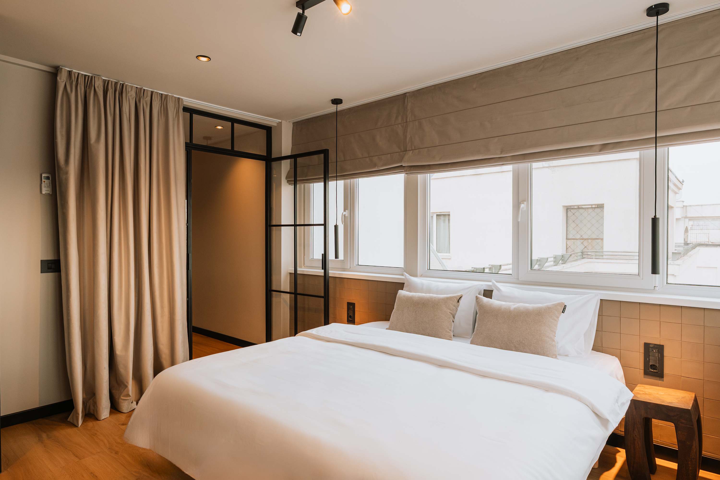 Central Boulevard | 3-Bedroom Apartment — București, București — vacation rental
