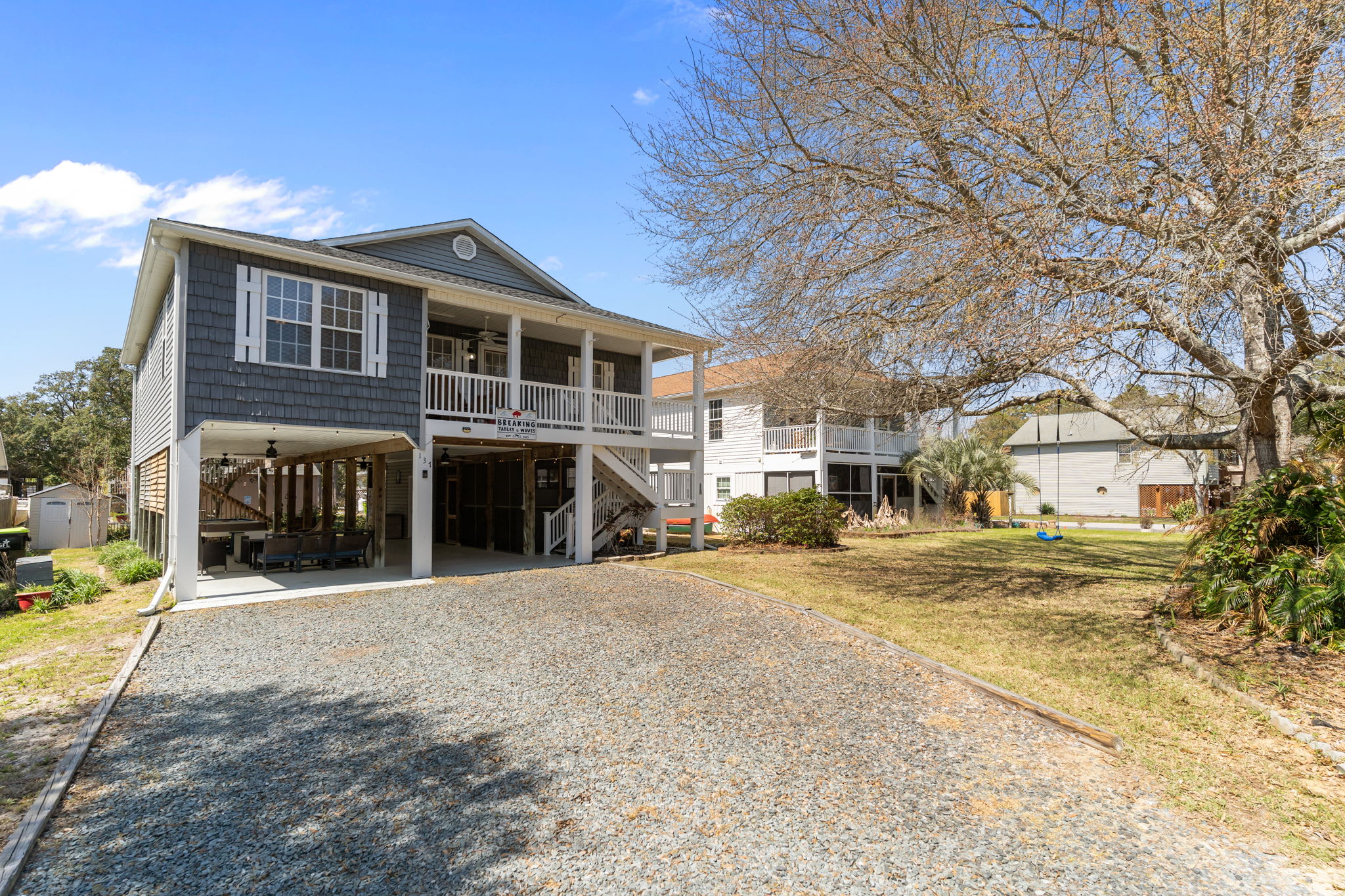 Breaking Tables and Waves | Photo 4