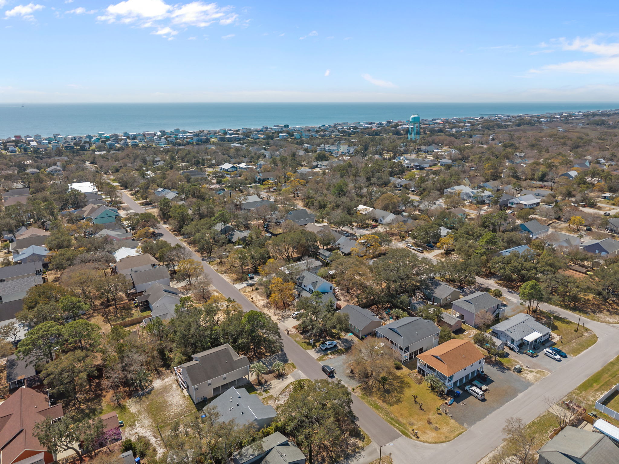 Breaking Tables and Waves | Photo 7