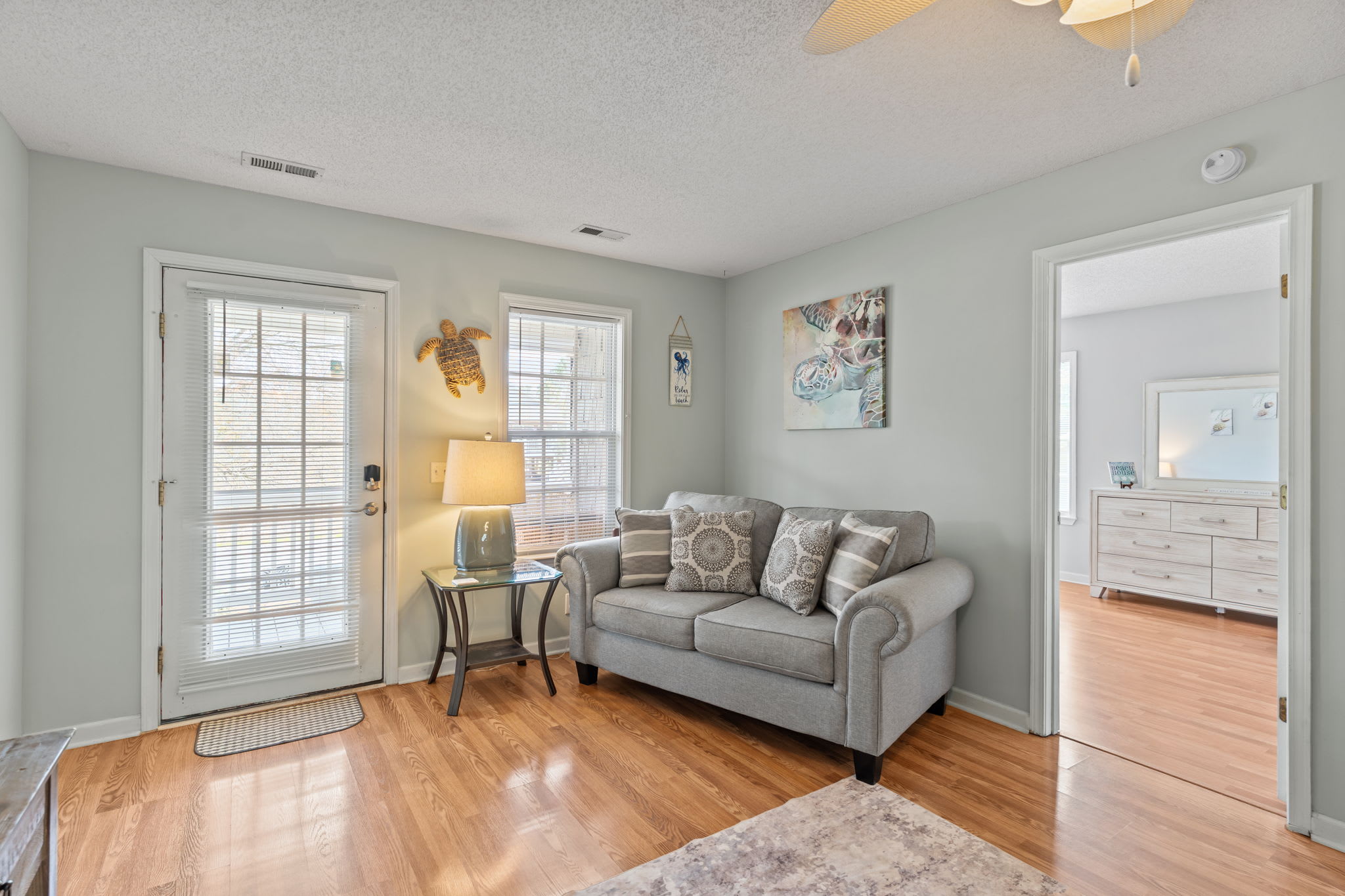 Breaking Tables and Waves | Photo 12