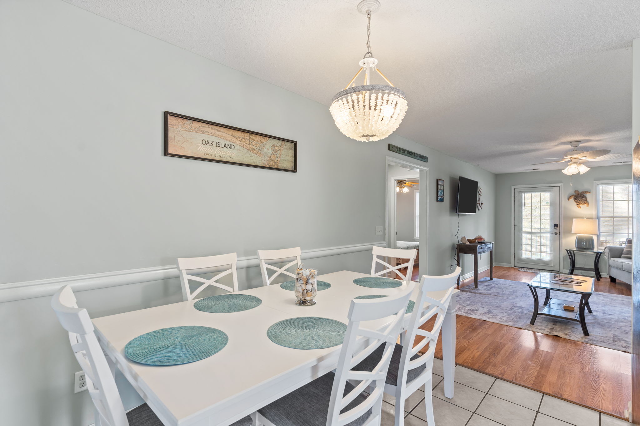 Breaking Tables and Waves | Photo 22