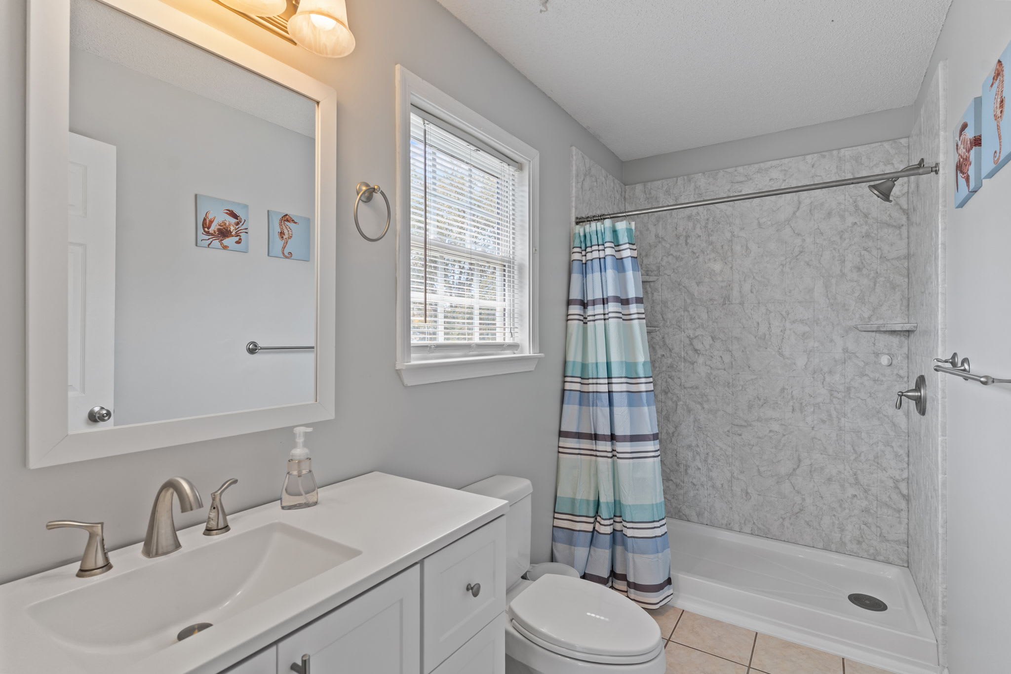 Breaking Tables and Waves | Photo 20