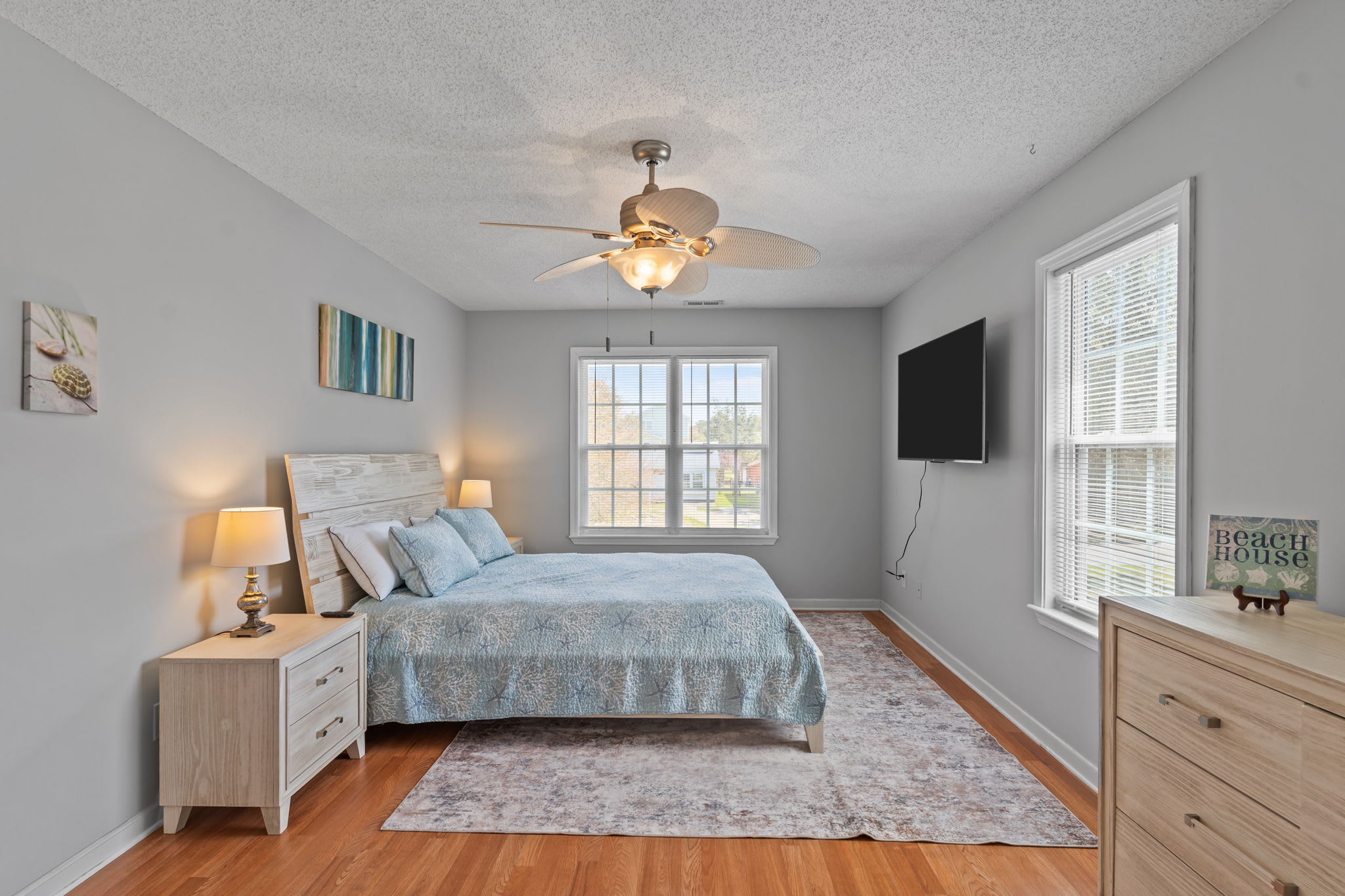 Breaking Tables and Waves | Photo 19