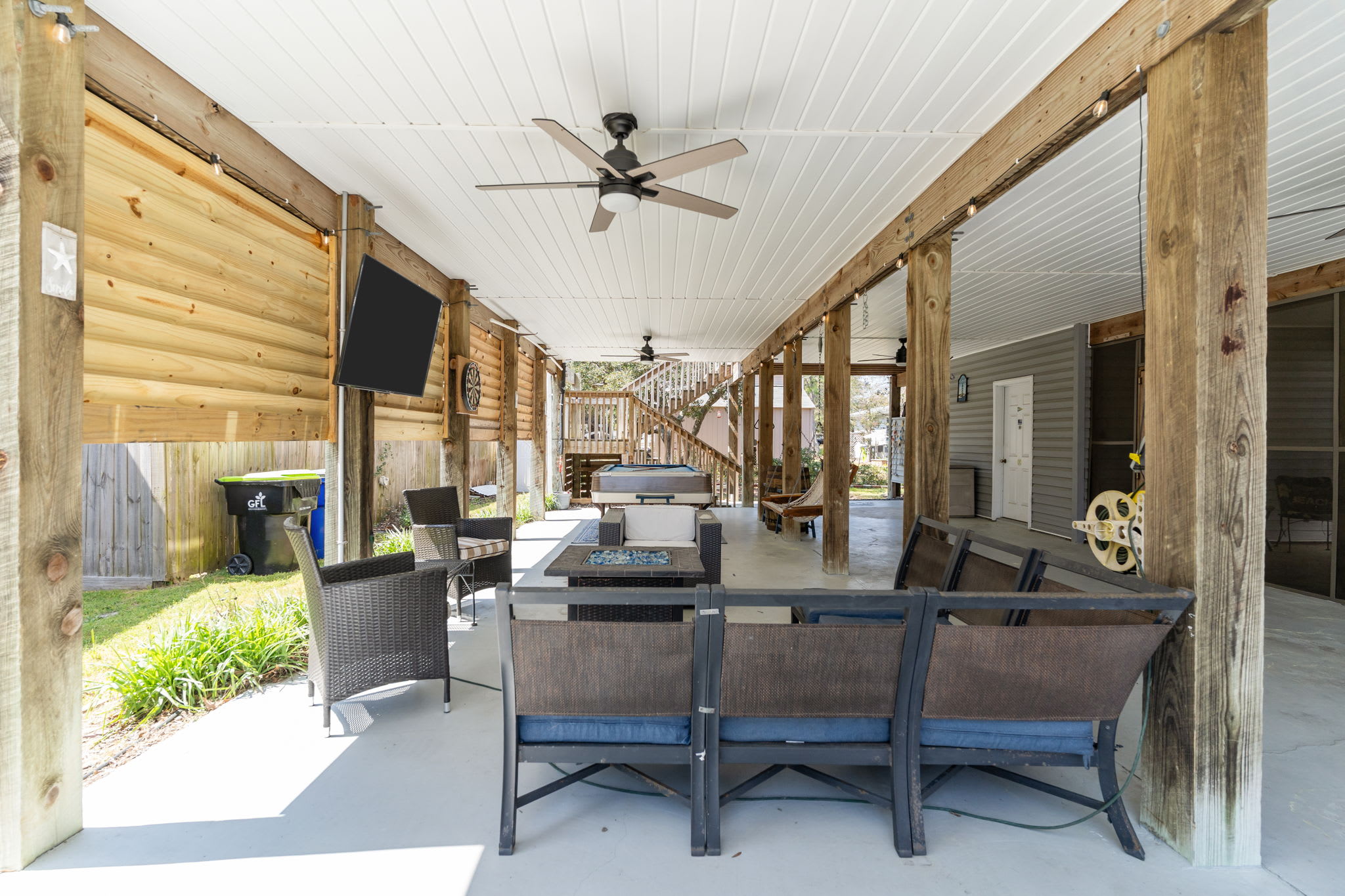 Breaking Tables and Waves | Photo 43