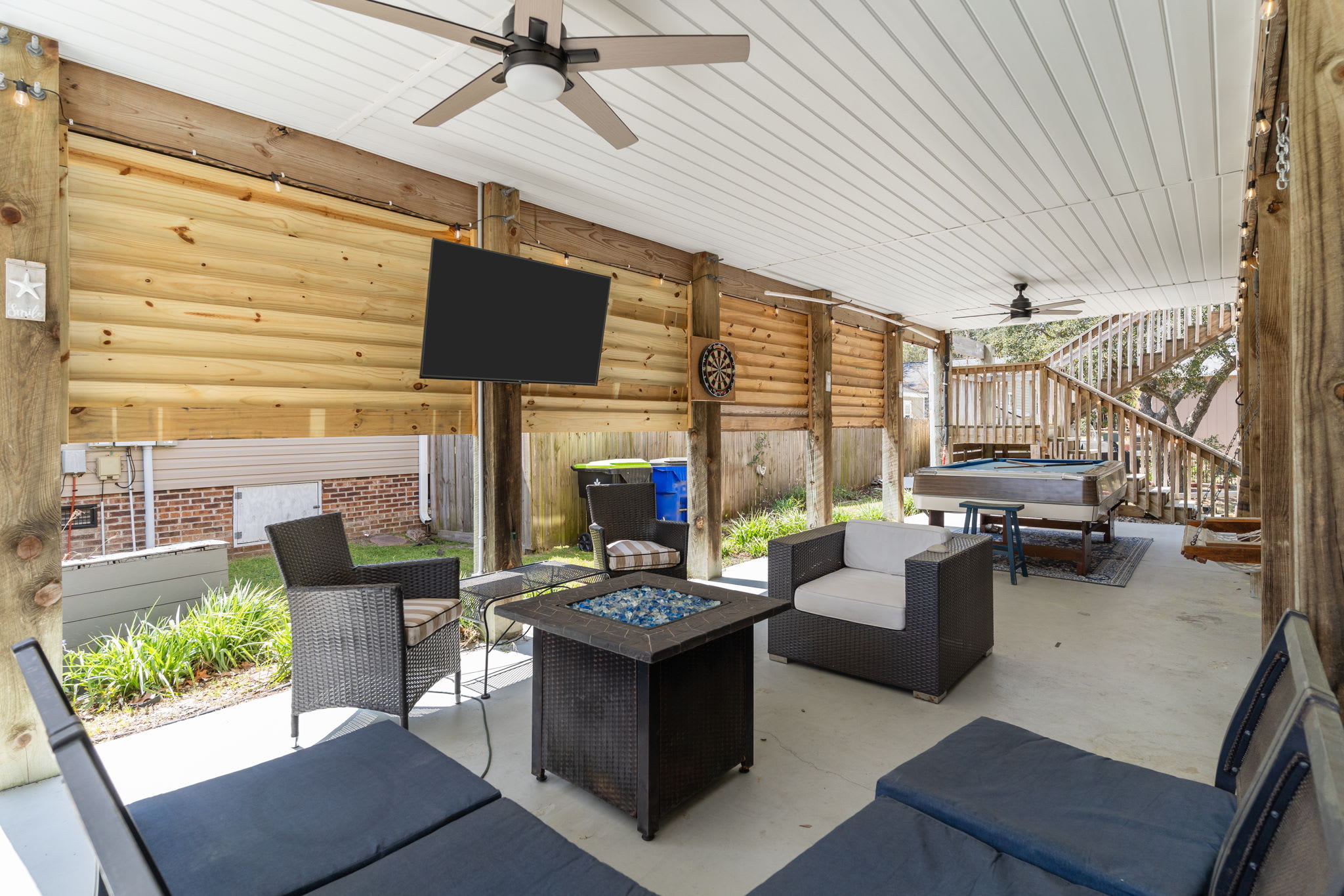 Breaking Tables and Waves | Photo 42