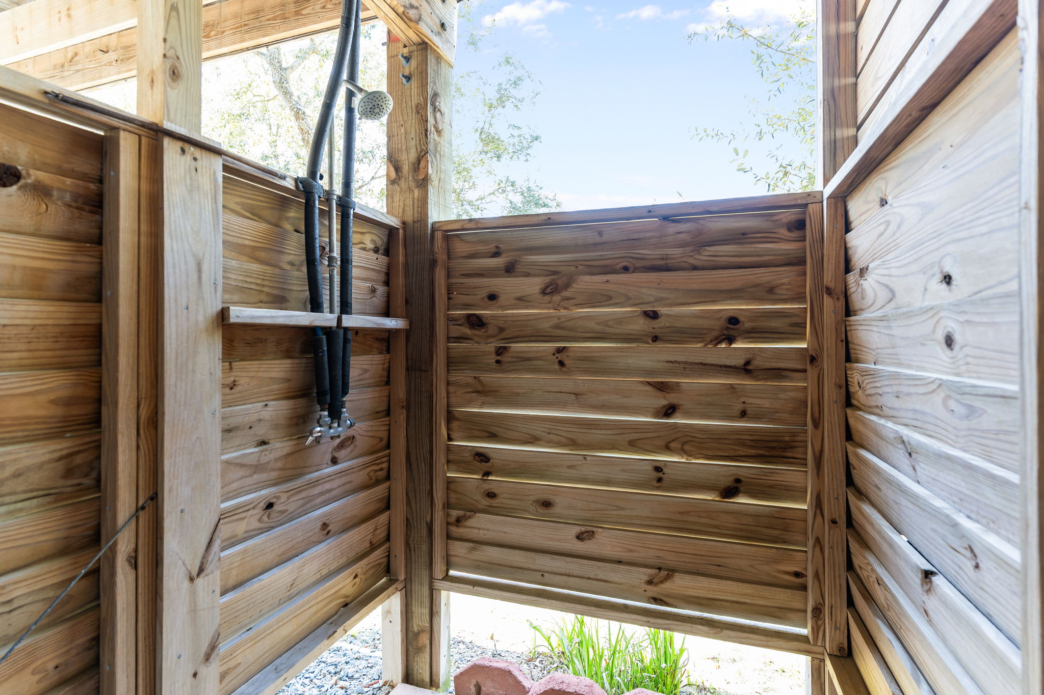 Breaking Tables and Waves | Photo 49