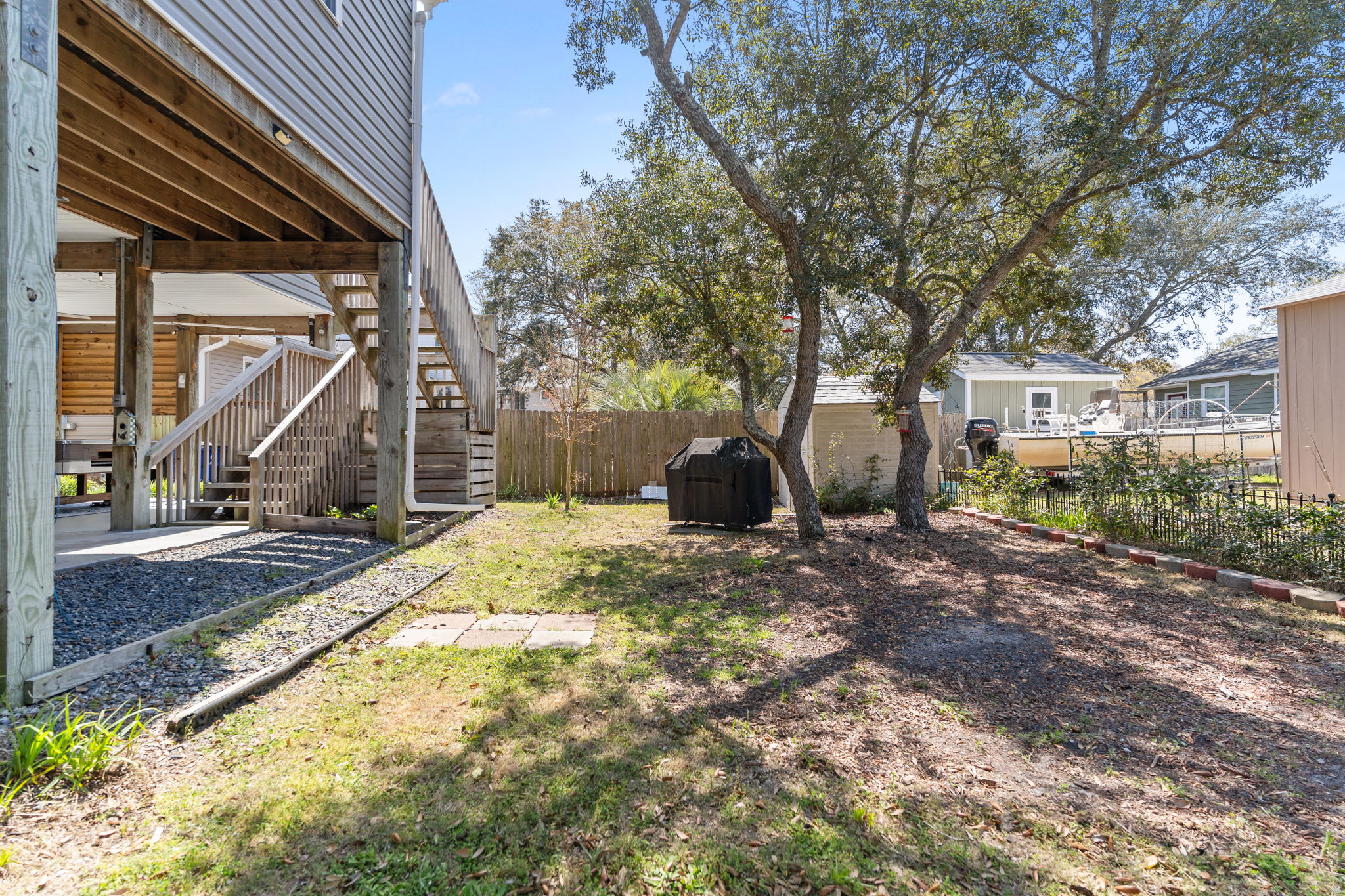 Breaking Tables and Waves | Photo 50