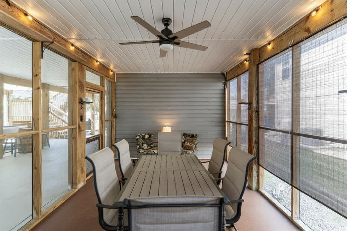 Breaking Tables and Waves | Photo 52