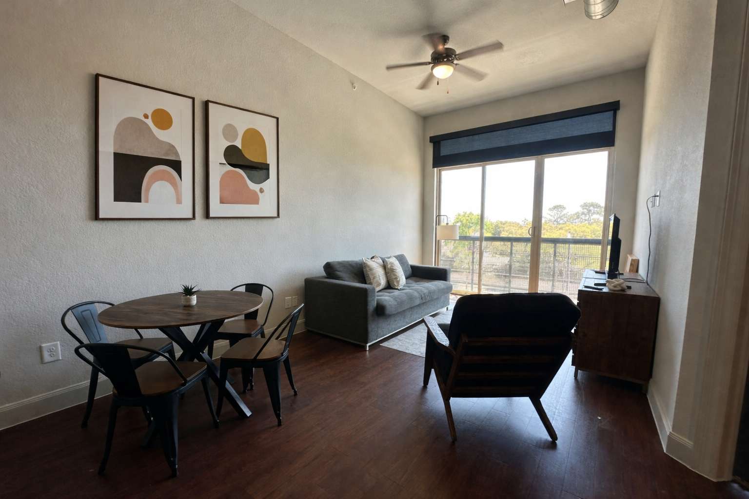 Rose at the Millennium - Stylish 1 BR in Houston 2